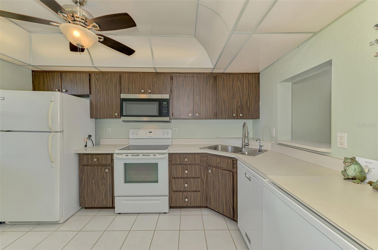 Image 11 of 31 For 725 Capri Isles Boulevard 725