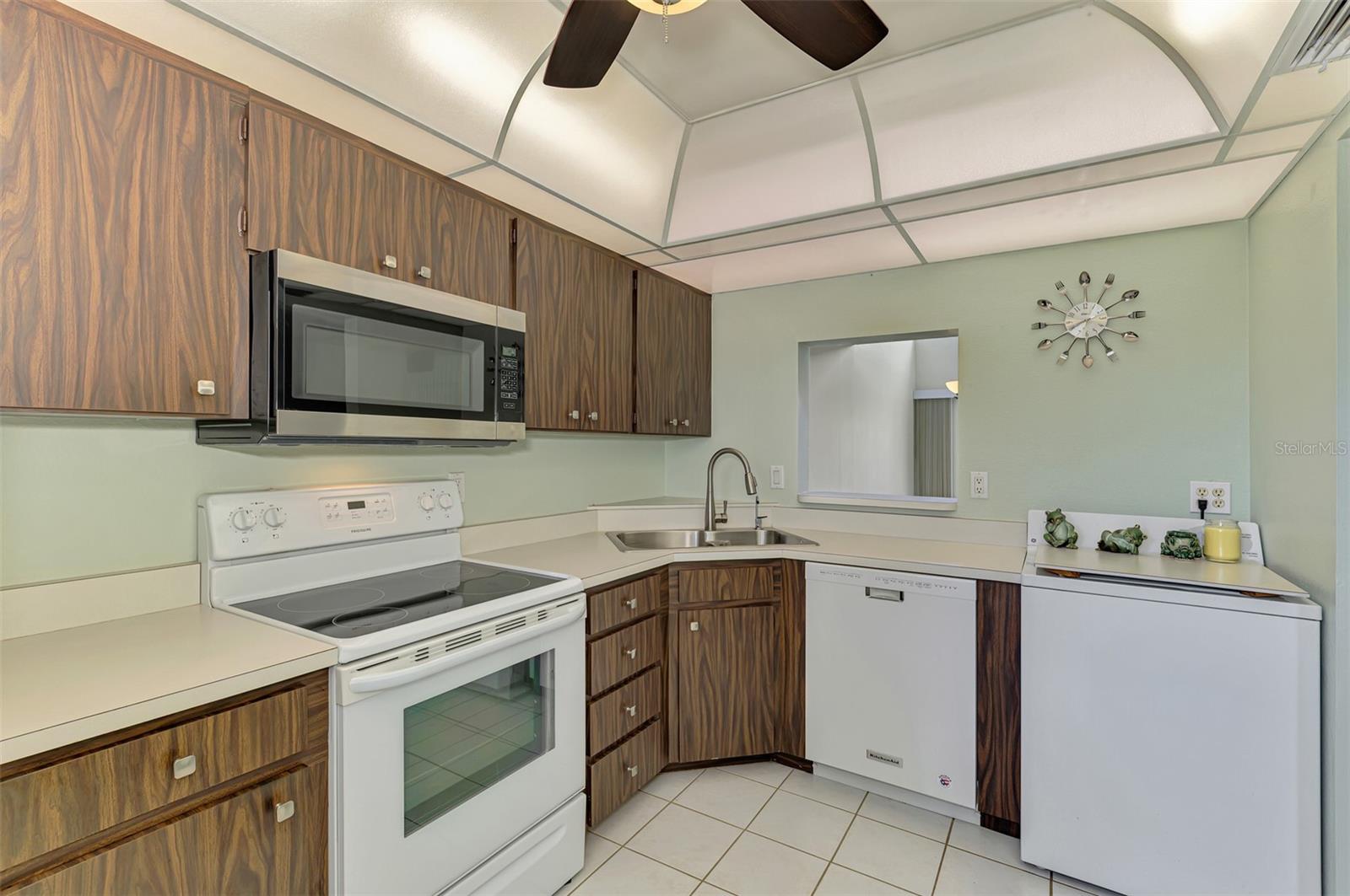 Image 14 of 31 For 725 Capri Isles Boulevard 725