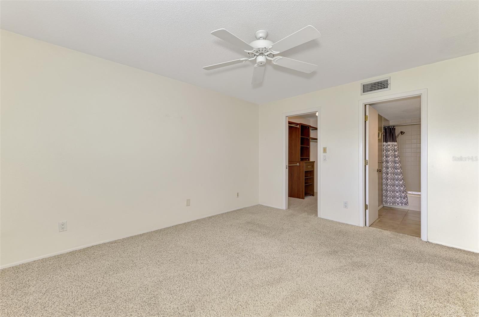 Image 18 of 31 For 725 Capri Isles Boulevard 725