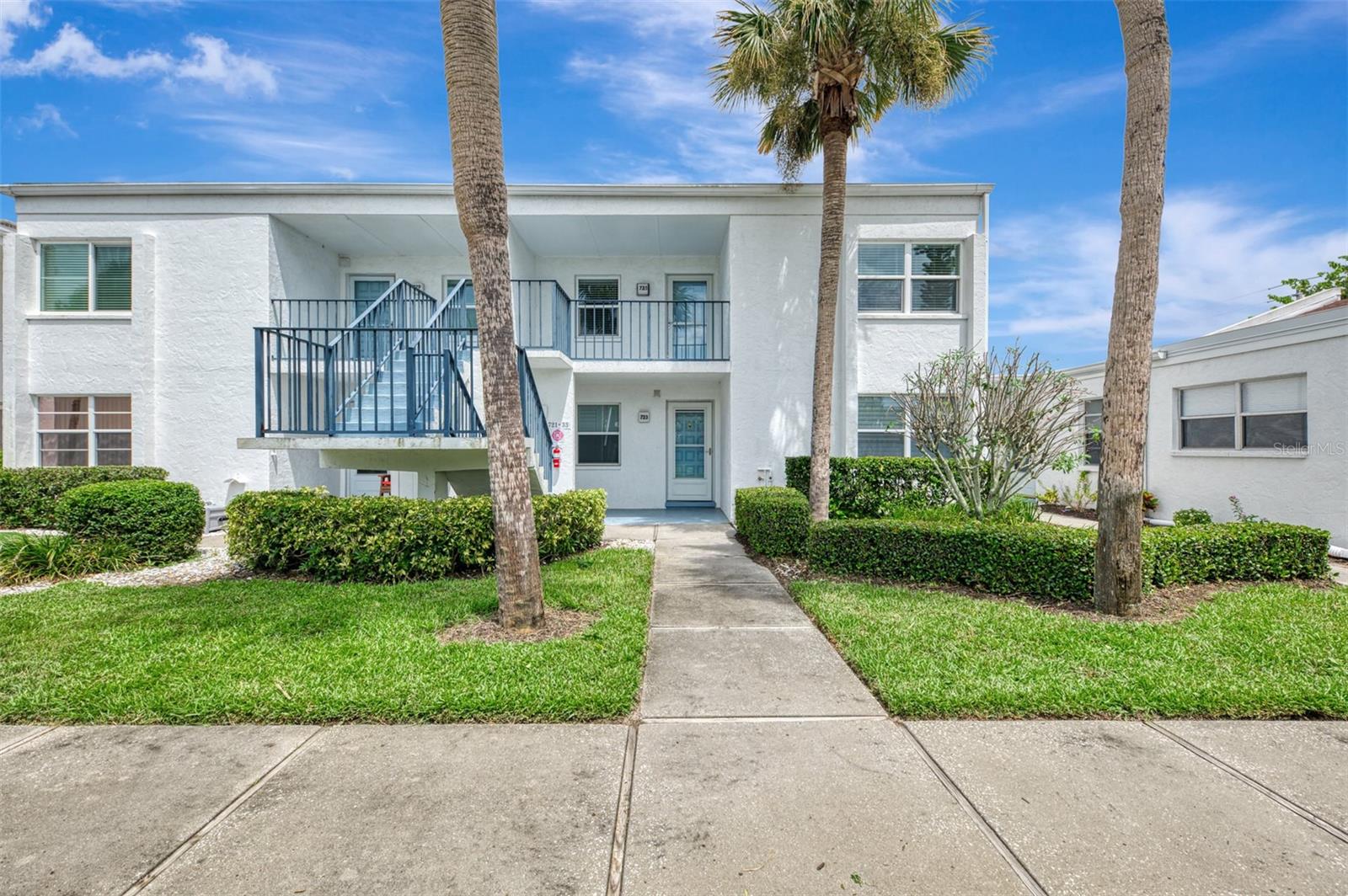 Image 2 of 31 For 725 Capri Isles Boulevard 725