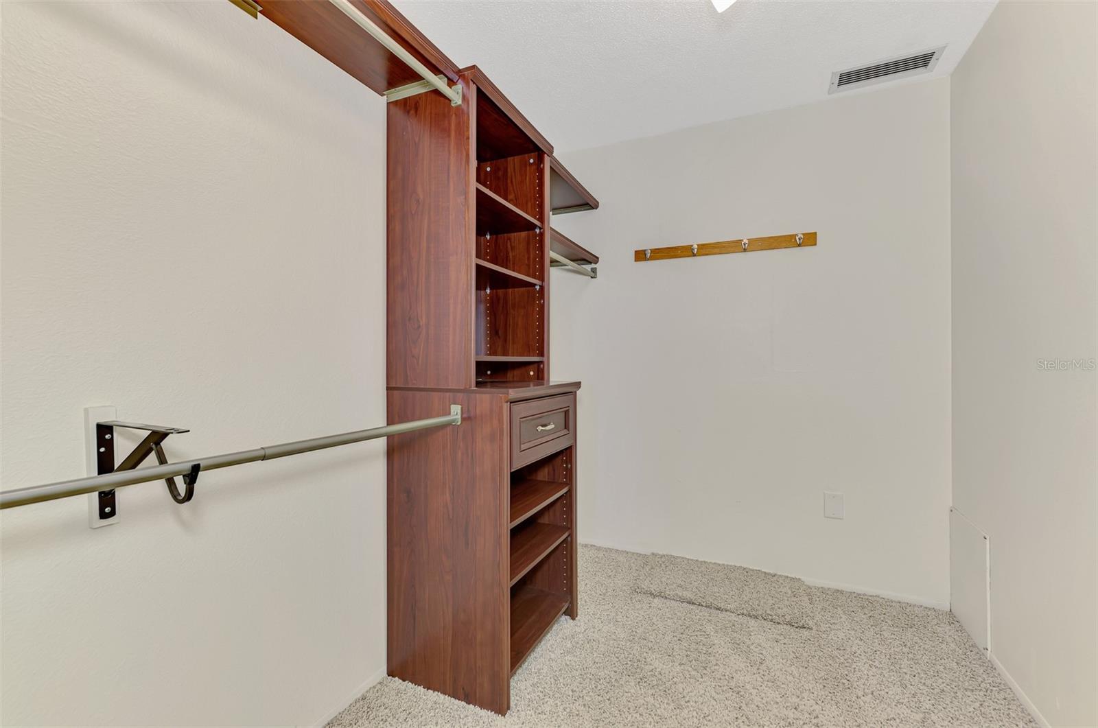 Image 20 of 31 For 725 Capri Isles Boulevard 725