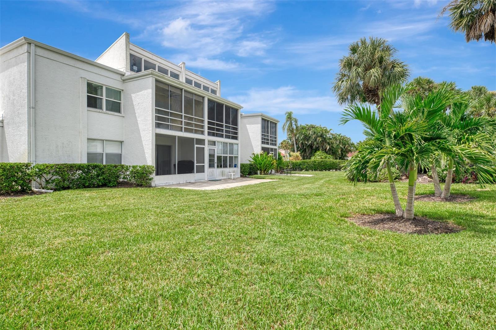 Image 27 of 31 For 725 Capri Isles Boulevard 725