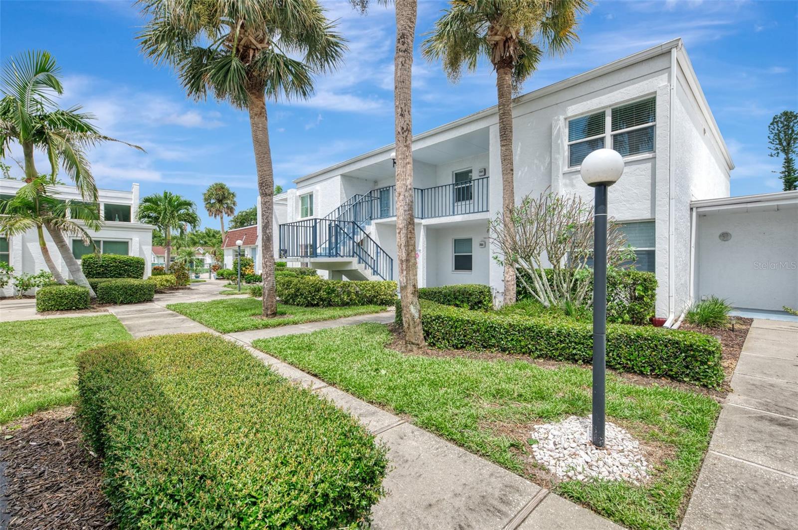 Image 3 of 31 For 725 Capri Isles Boulevard 725