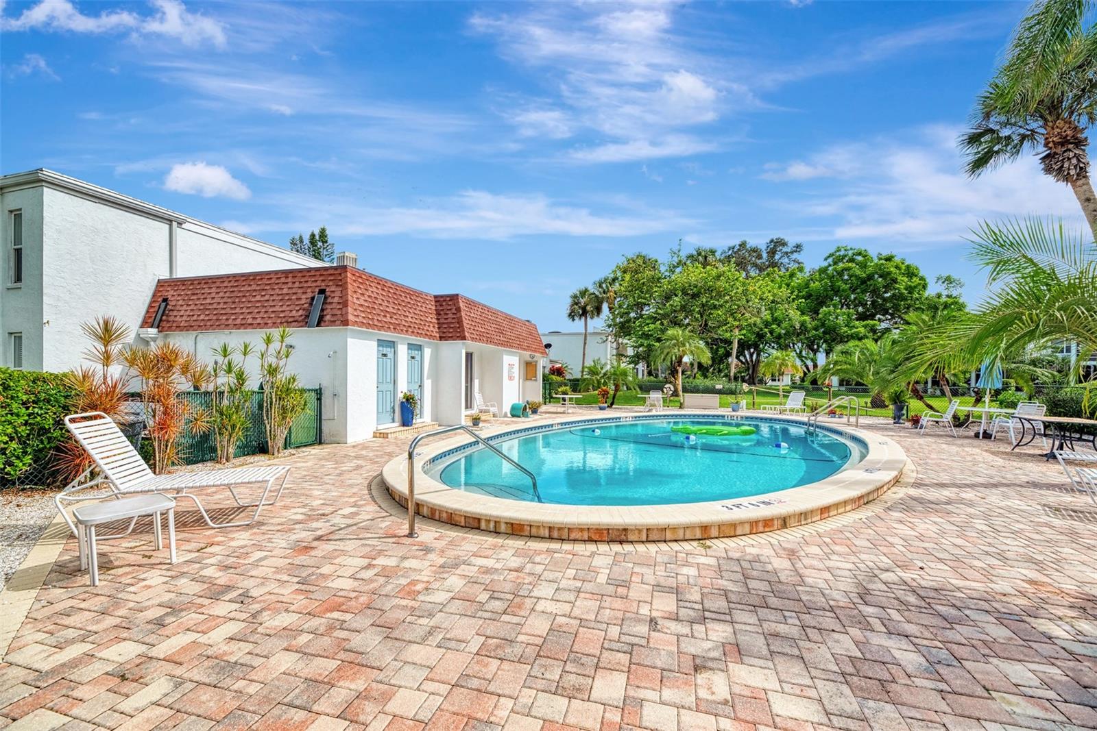 Image 30 of 31 For 725 Capri Isles Boulevard 725