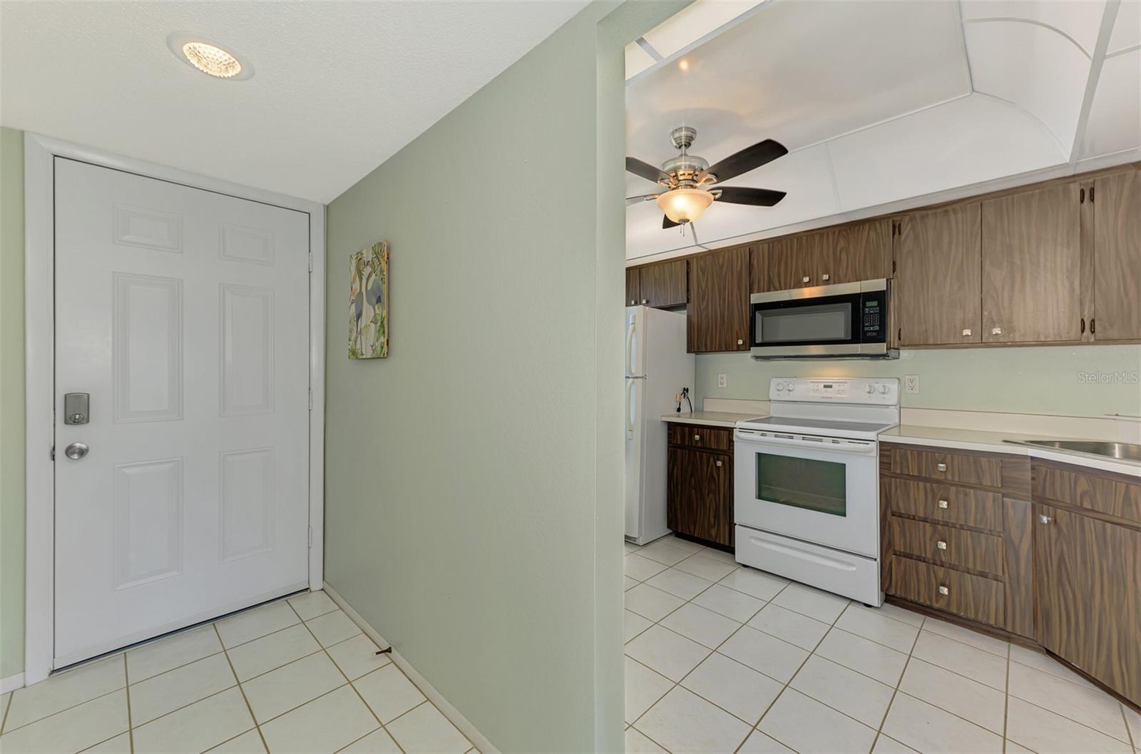 Image 6 of 31 For 725 Capri Isles Boulevard 725
