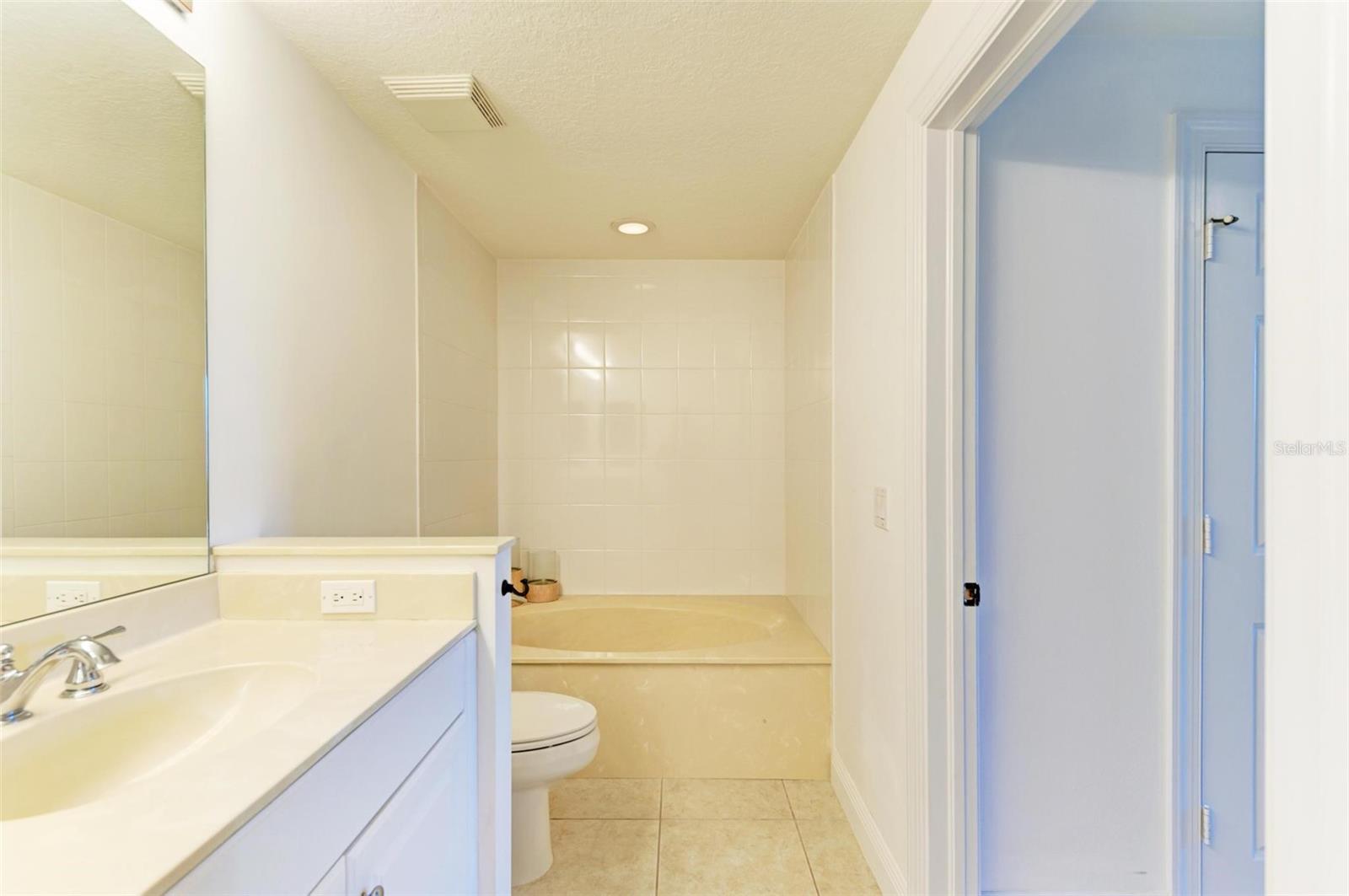 Image 39 of 99 For 800 Tamiami Trail 212