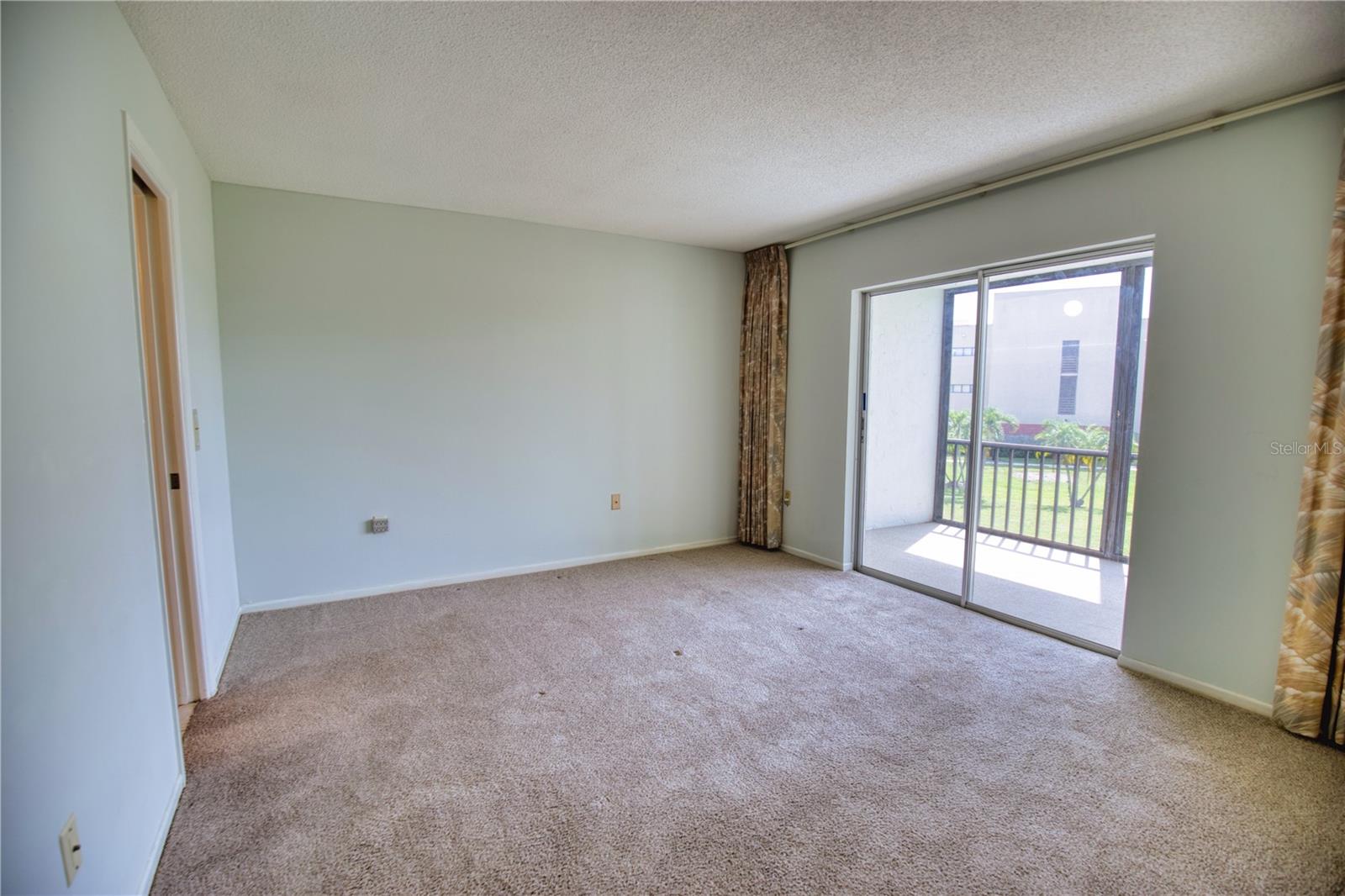 Image 13 of 25 For 102 Capri Isles Boulevard 207