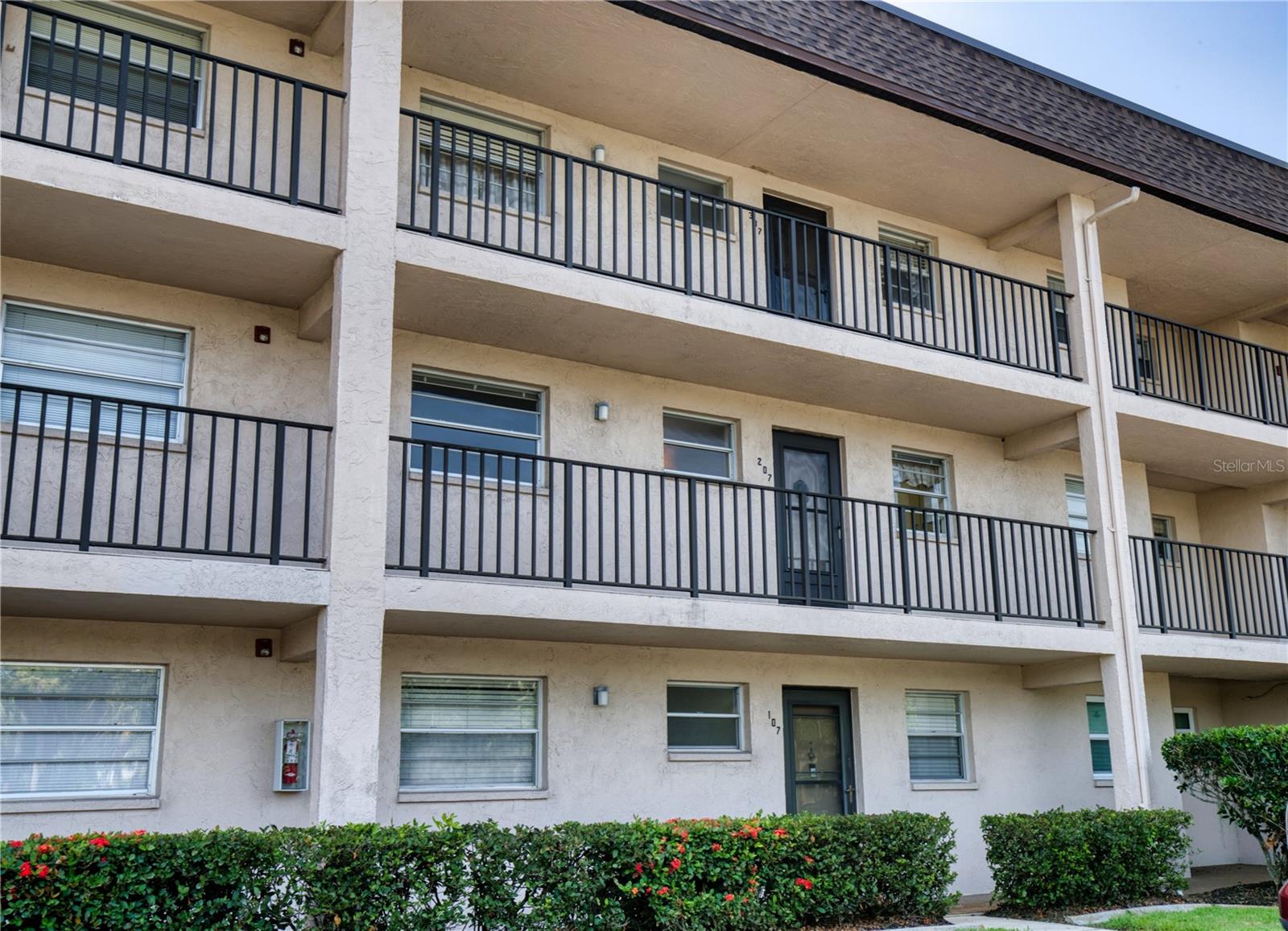 Image 22 of 25 For 102 Capri Isles Boulevard 207