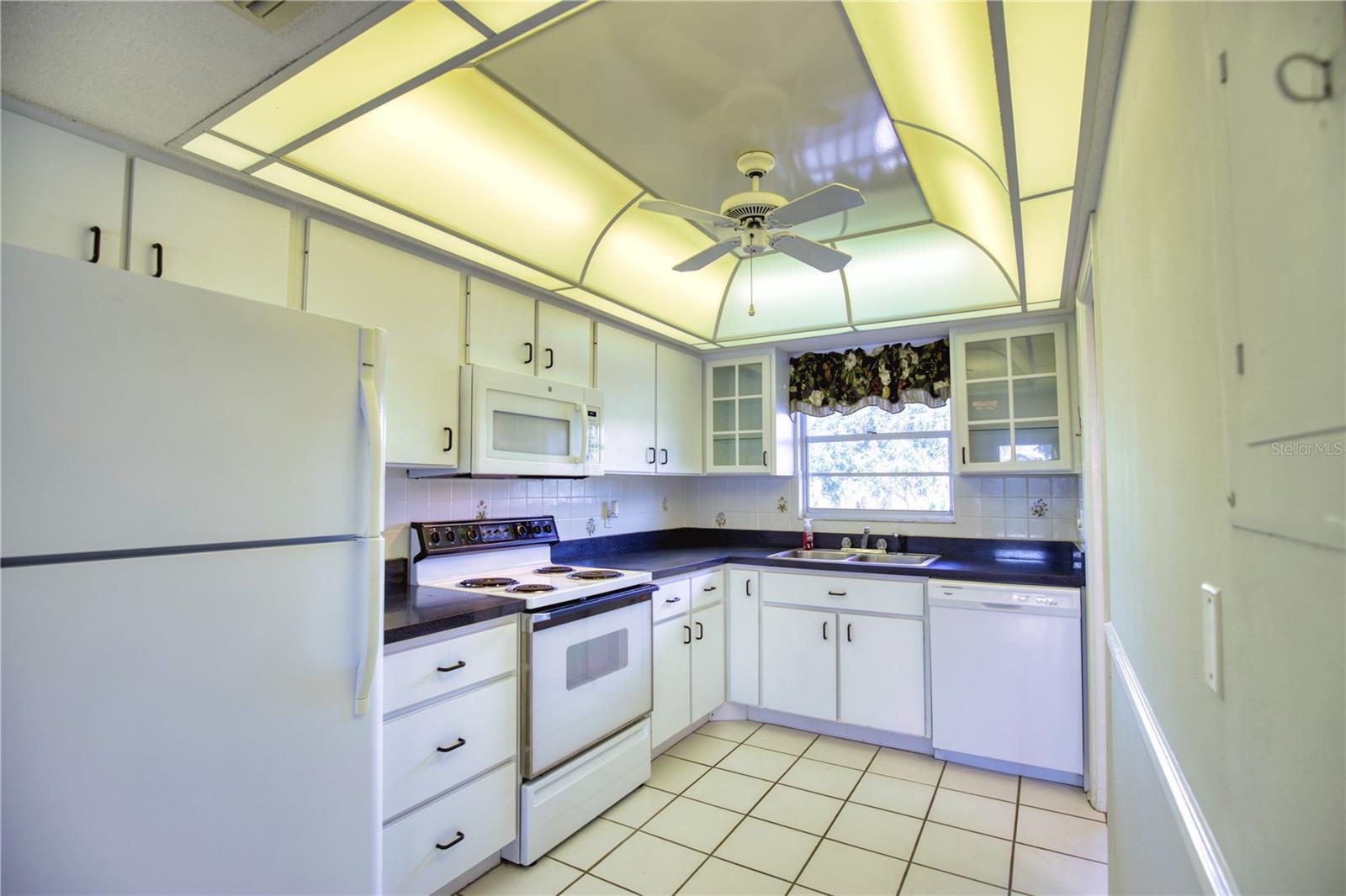 Image 7 of 25 For 102 Capri Isles Boulevard 207