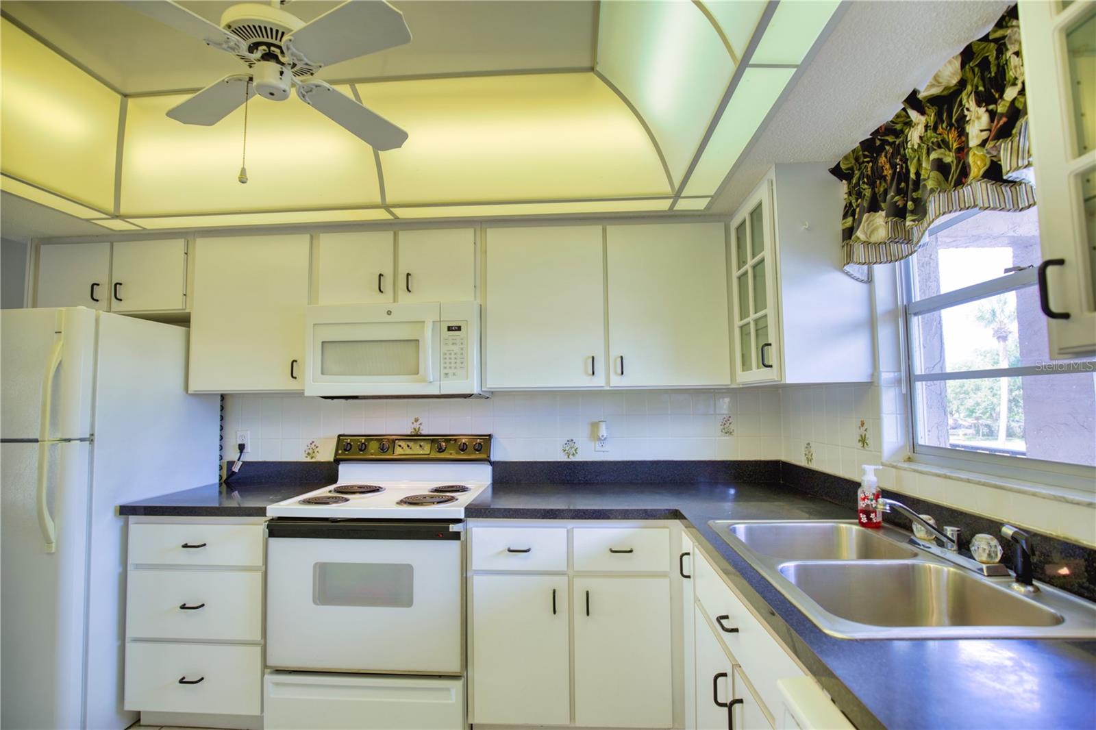 Image 8 of 25 For 102 Capri Isles Boulevard 207