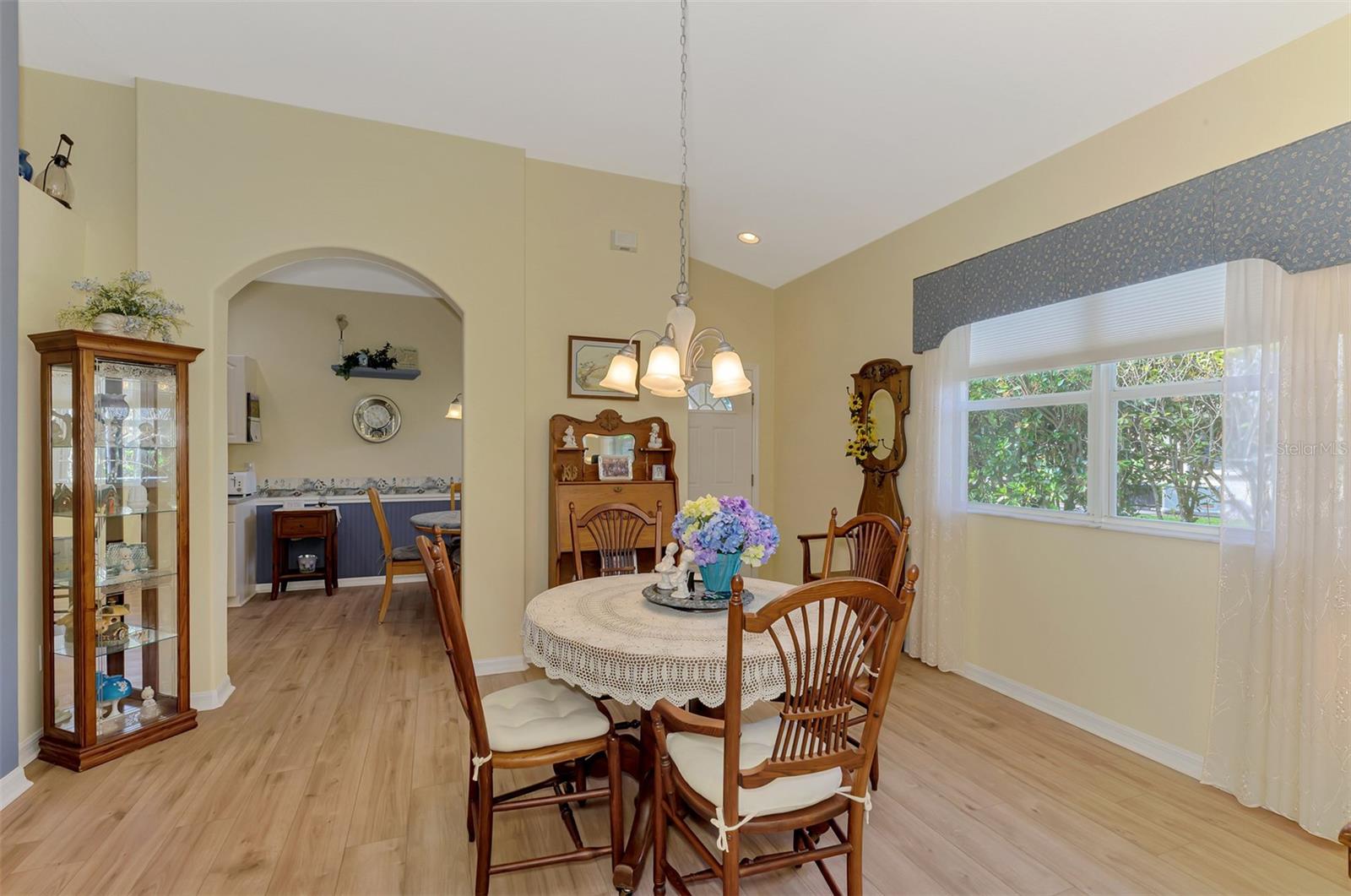 Image 10 of 62 For 1085 Yosemite Drive