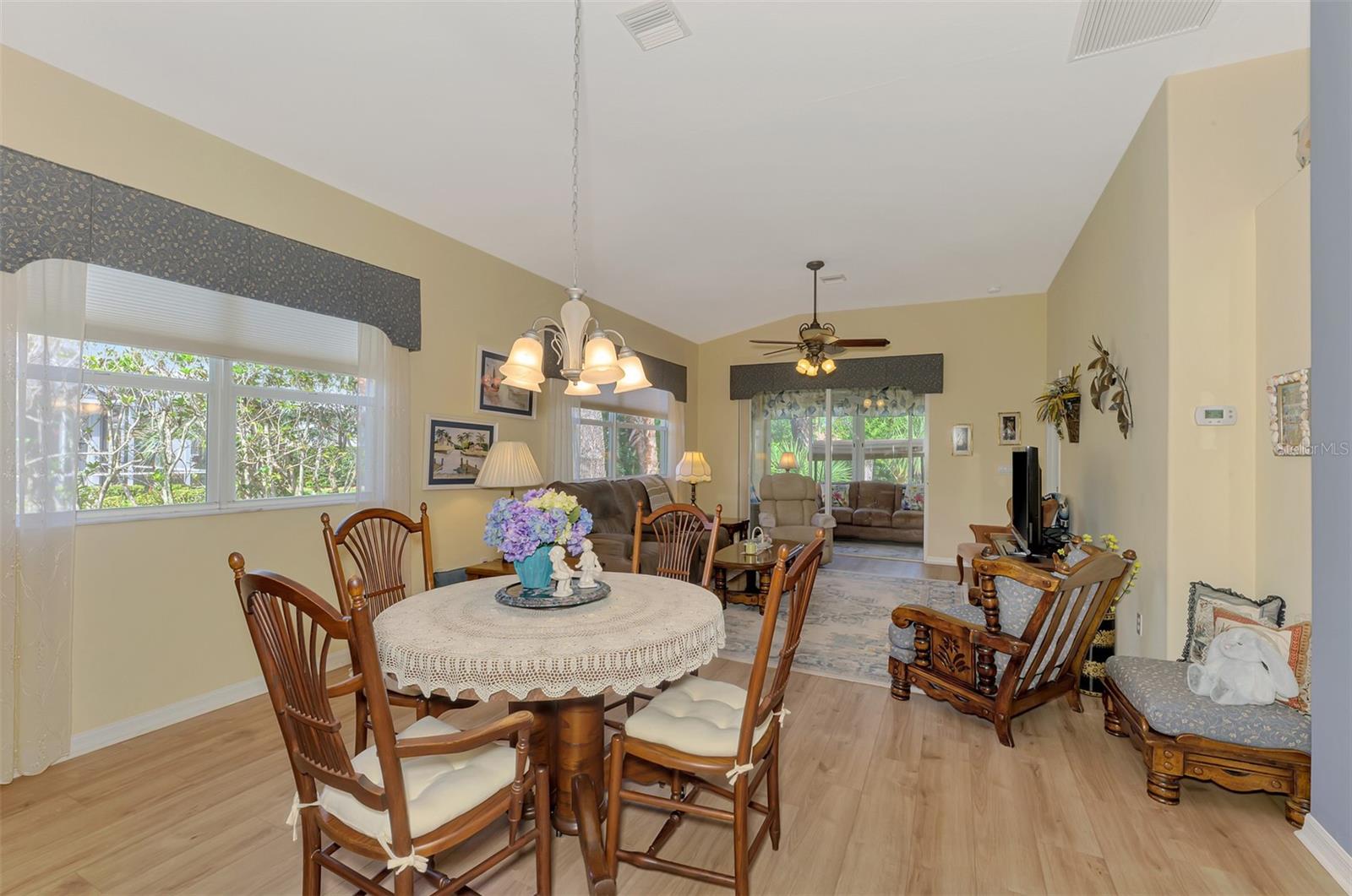 Image 11 of 62 For 1085 Yosemite Drive