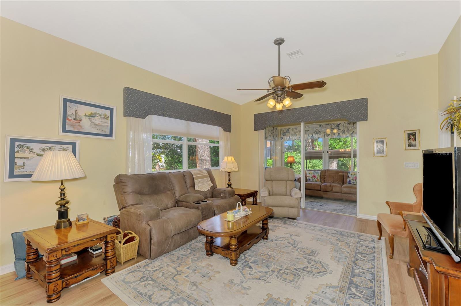 Image 12 of 62 For 1085 Yosemite Drive