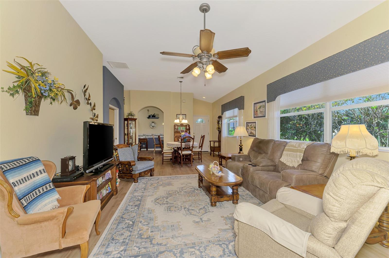 Image 14 of 62 For 1085 Yosemite Drive
