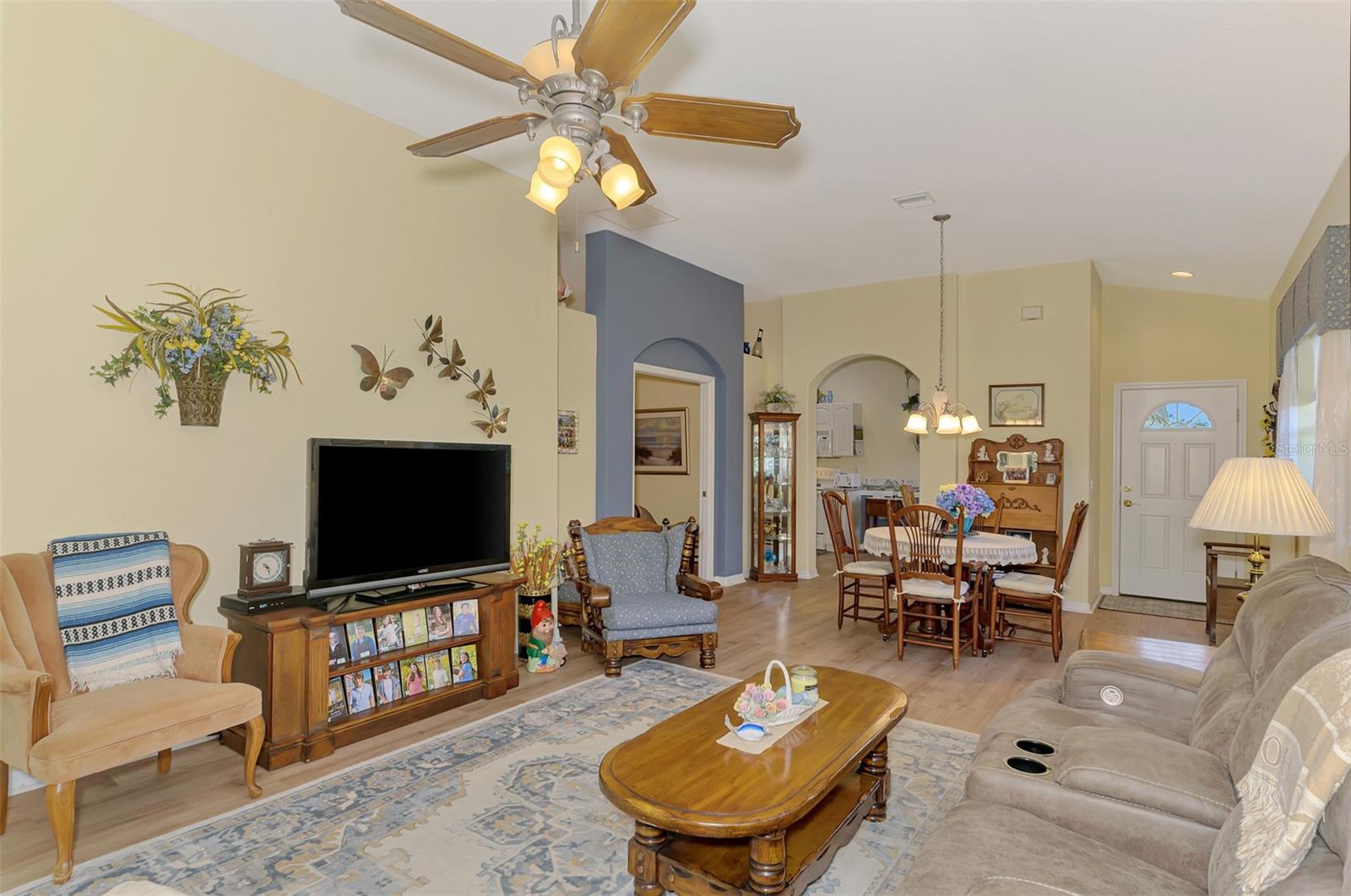 Image 15 of 62 For 1085 Yosemite Drive