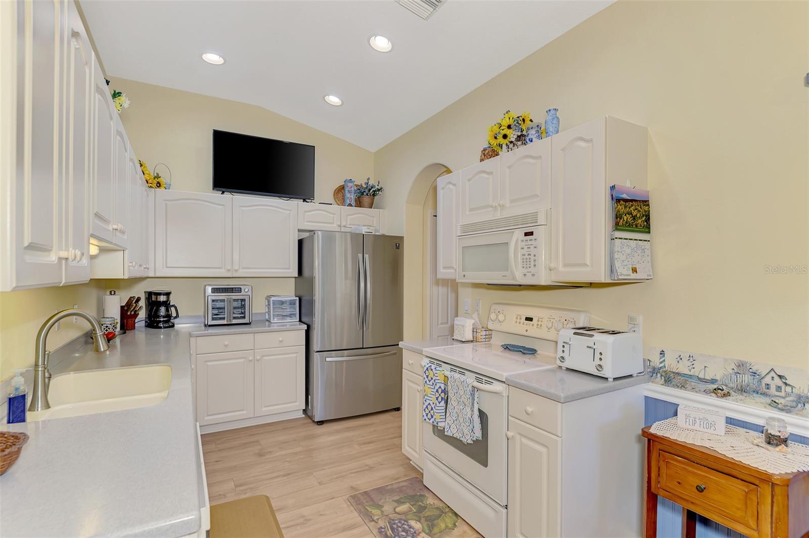 Image 16 of 62 For 1085 Yosemite Drive