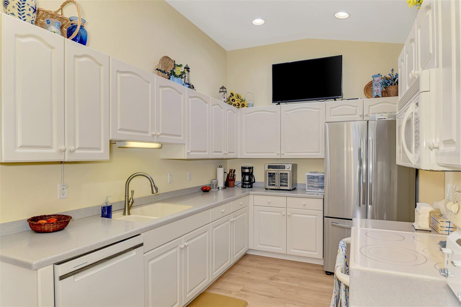 Image 18 of 62 For 1085 Yosemite Drive