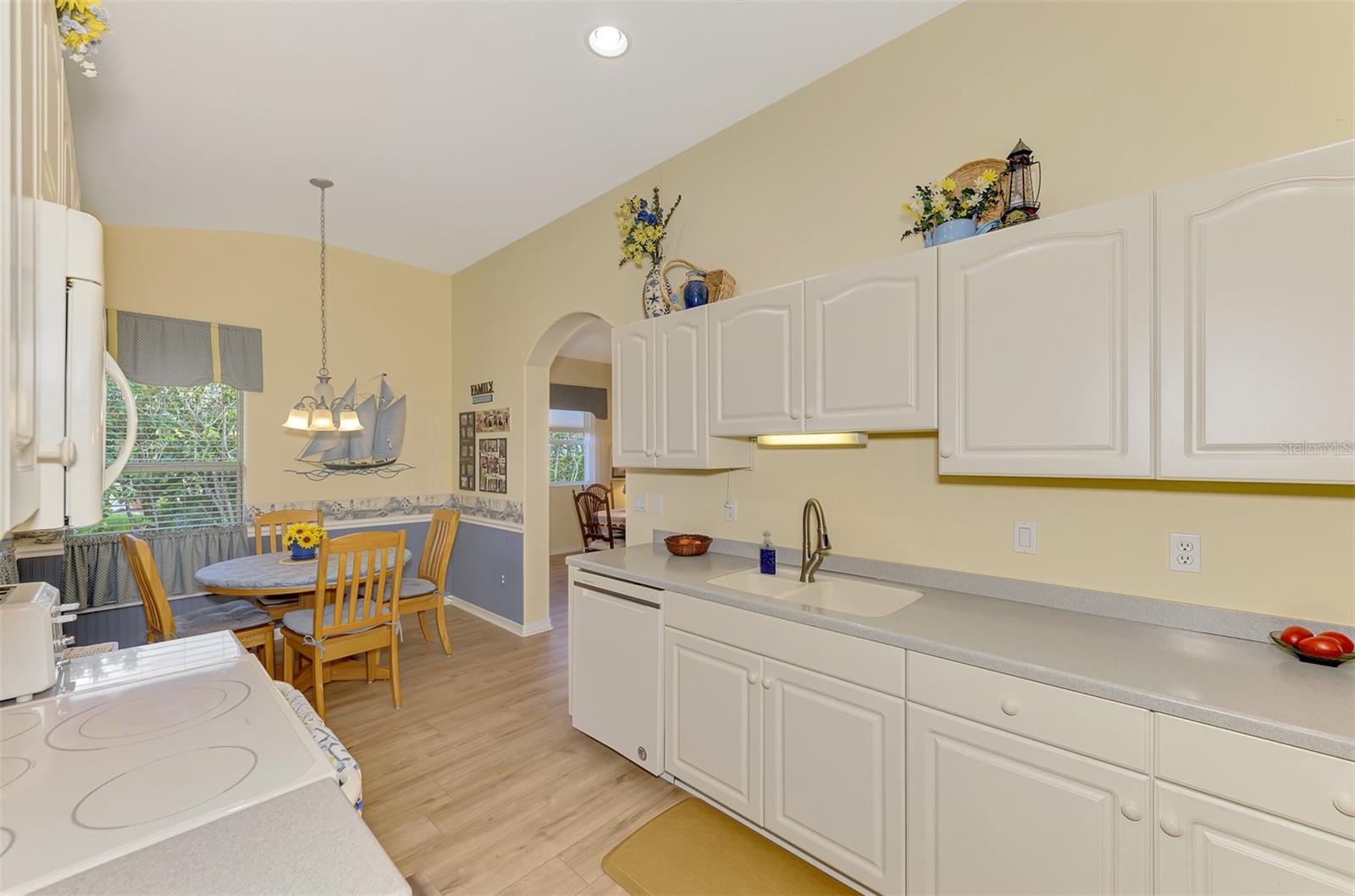 Image 20 of 62 For 1085 Yosemite Drive