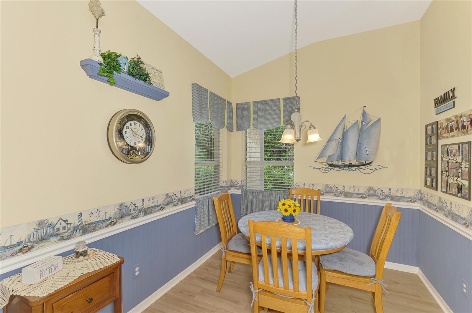 Image 21 of 62 For 1085 Yosemite Drive