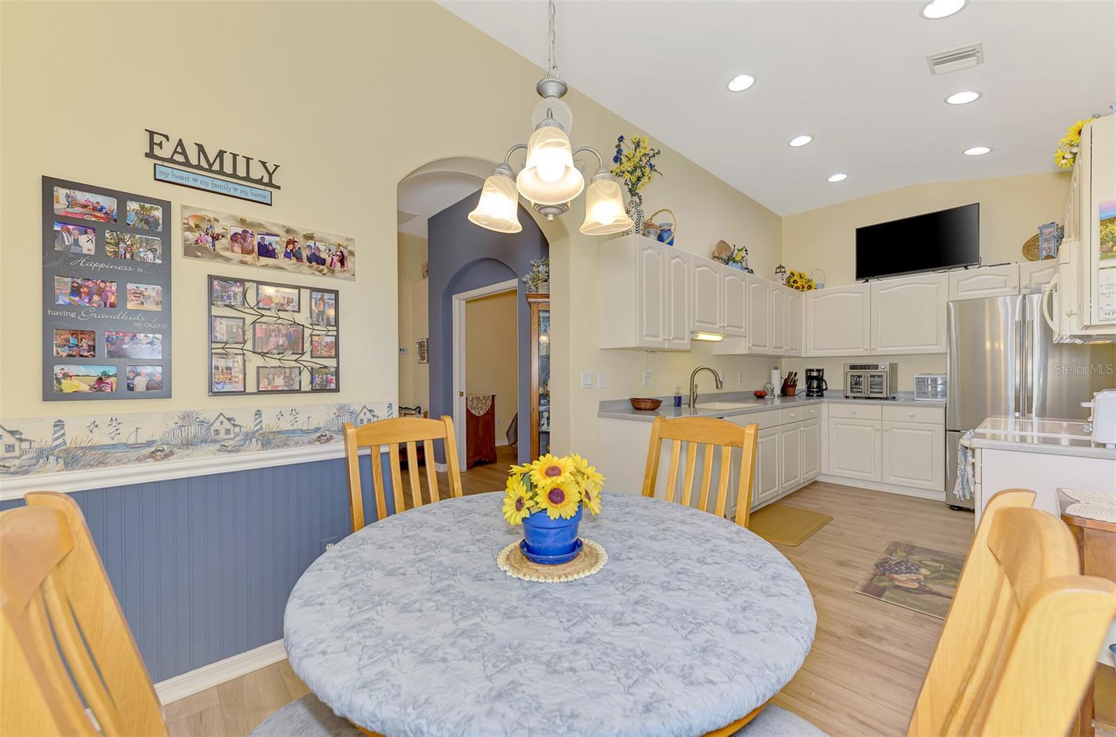 Image 23 of 62 For 1085 Yosemite Drive