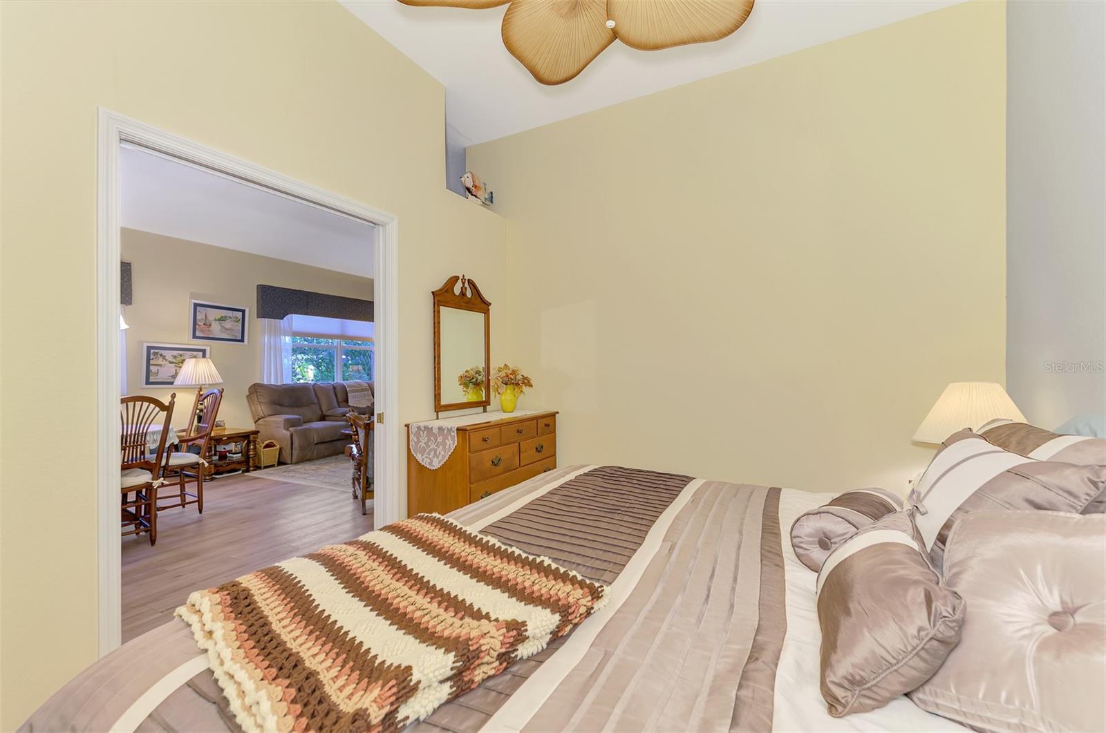 Image 31 of 62 For 1085 Yosemite Drive