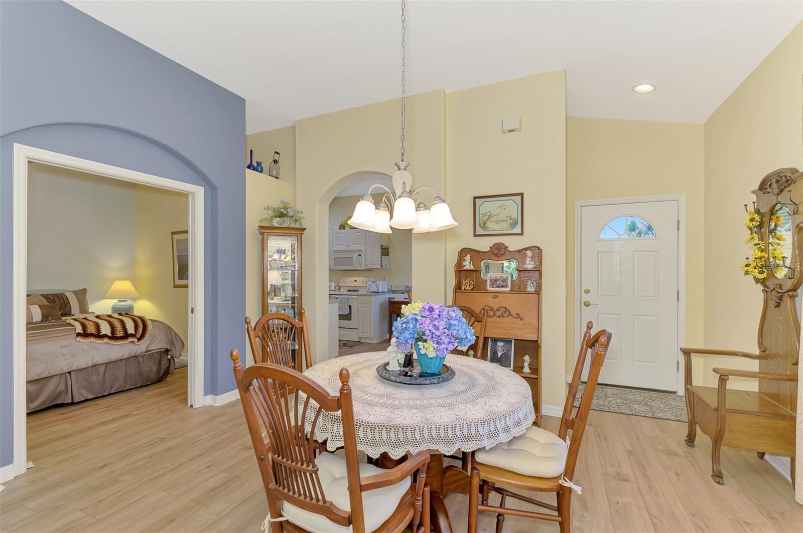 Image 9 of 62 For 1085 Yosemite Drive