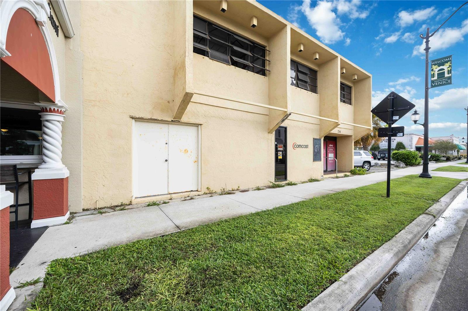 Image 4 of 37 For 214 Miami Avenue E