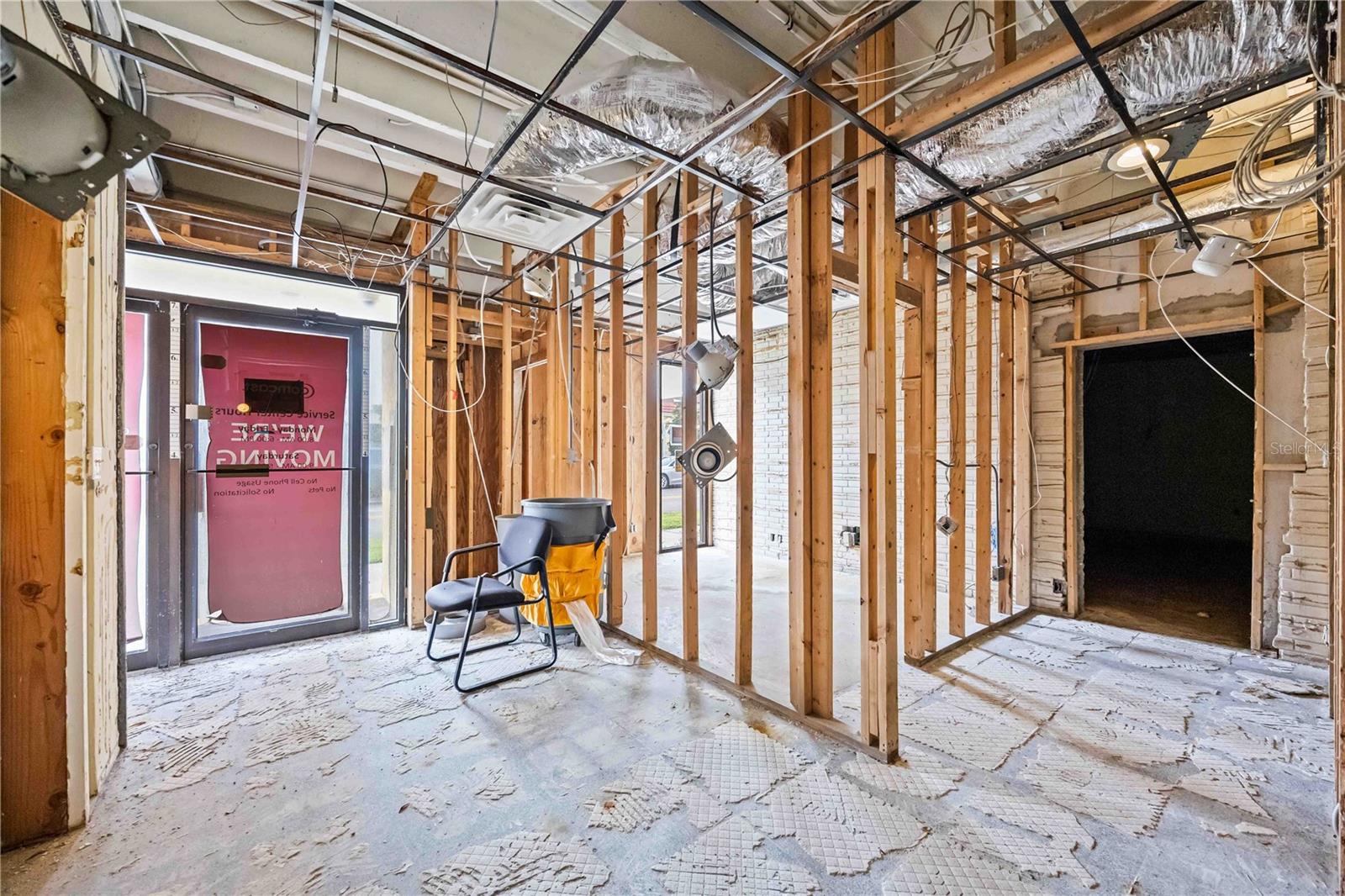 Image 6 of 37 For 214 Miami Avenue E