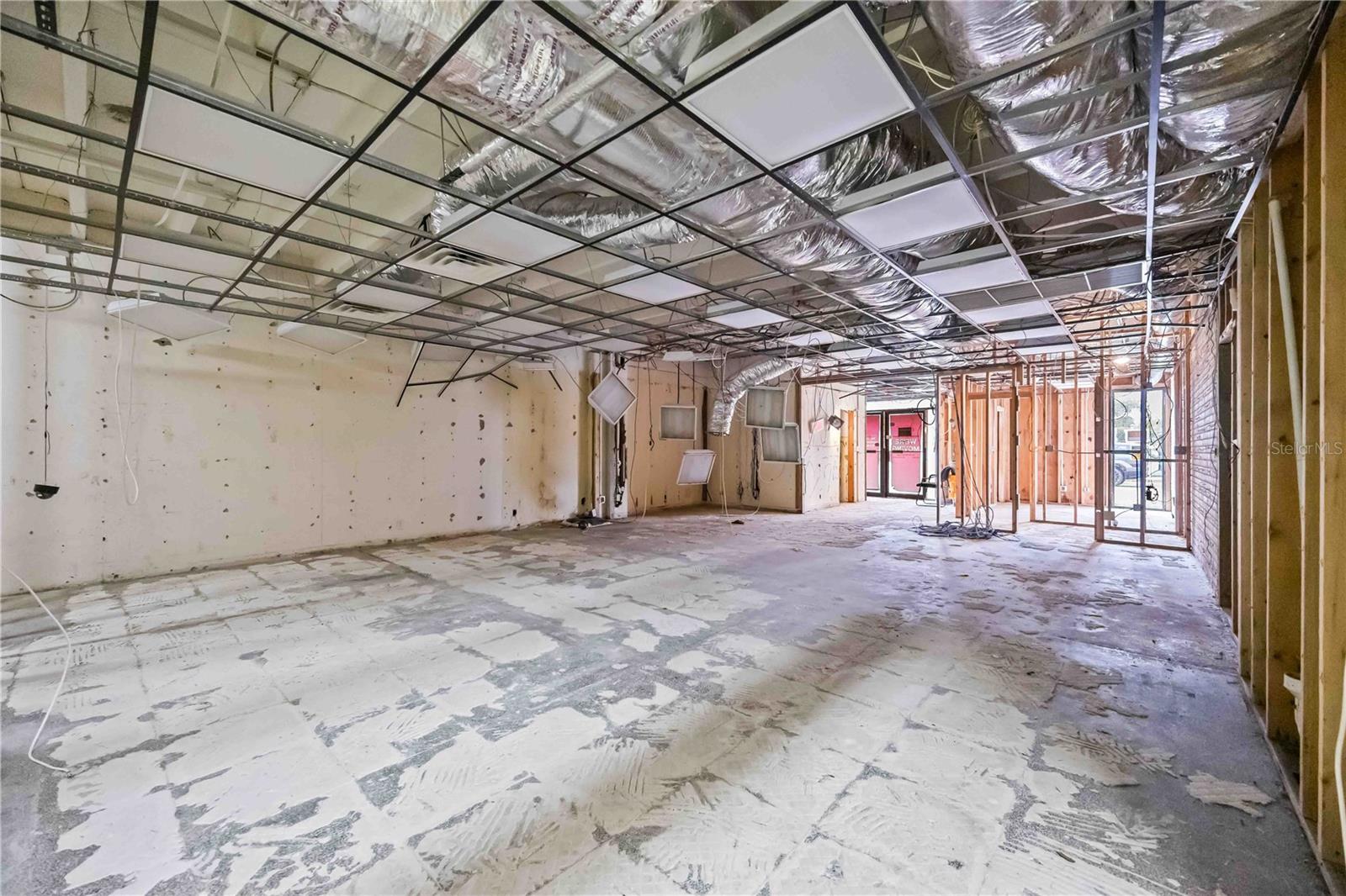 Image 8 of 37 For 214 Miami Avenue E