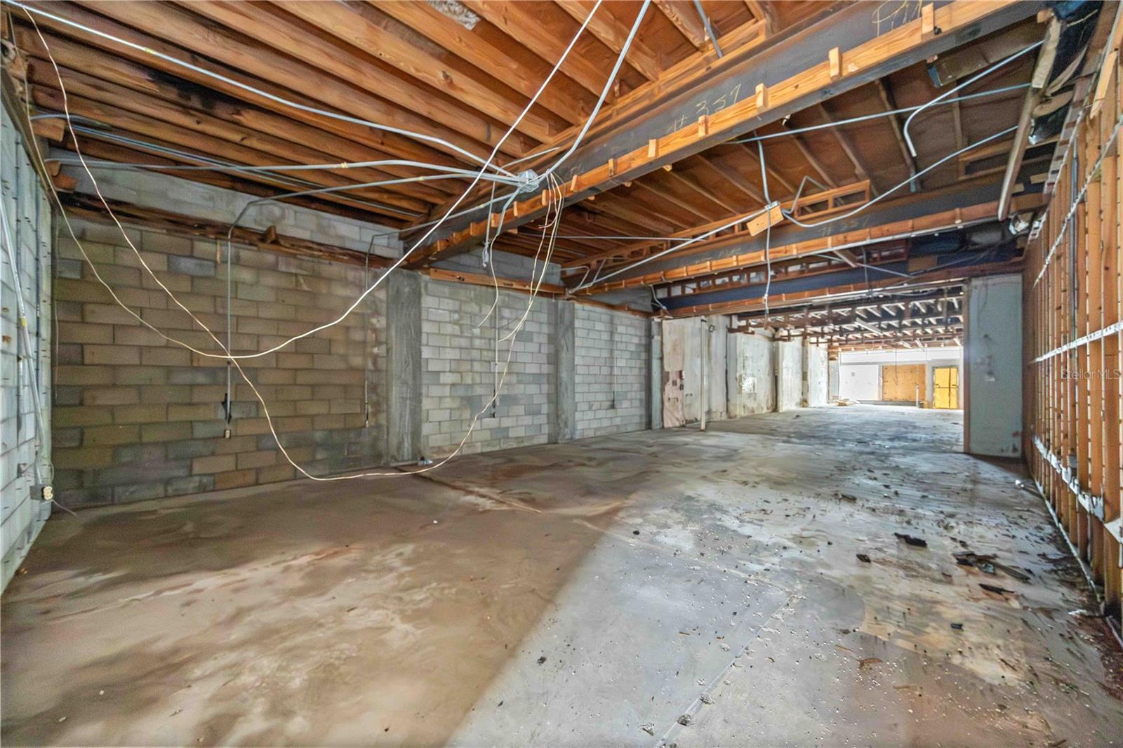 Image 10 of 43 For 219 Venice Avenue