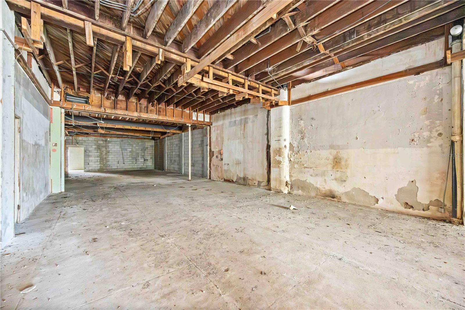 Image 11 of 43 For 219 Venice Avenue