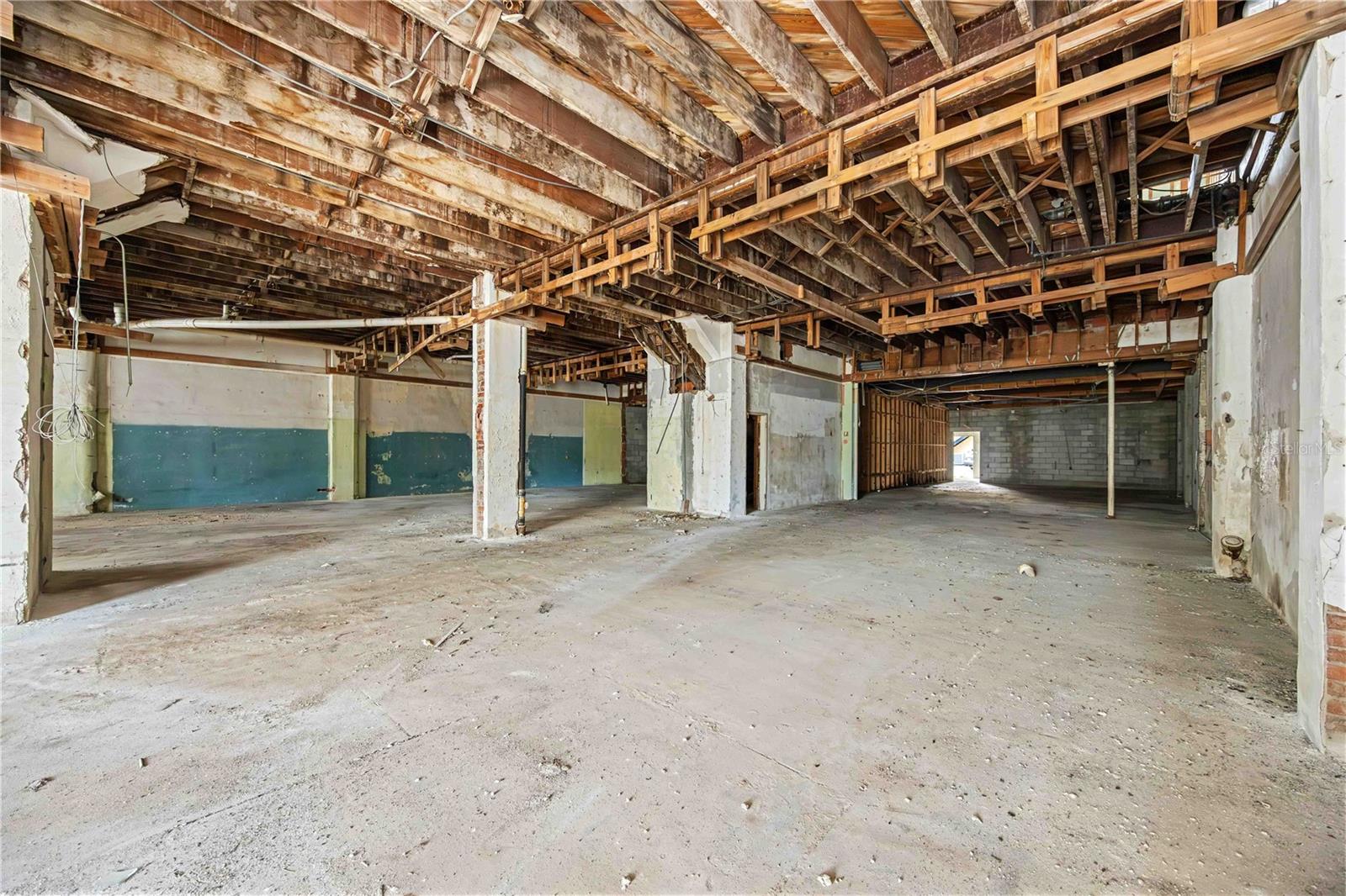 Image 13 of 43 For 219 Venice Avenue
