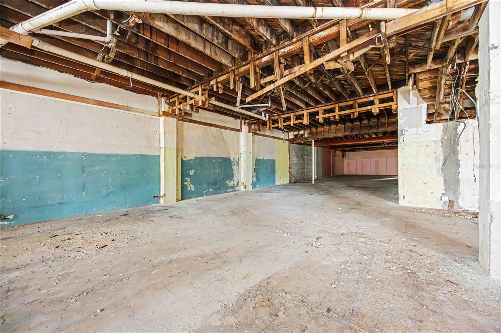 Image 14 of 43 For 219 Venice Avenue