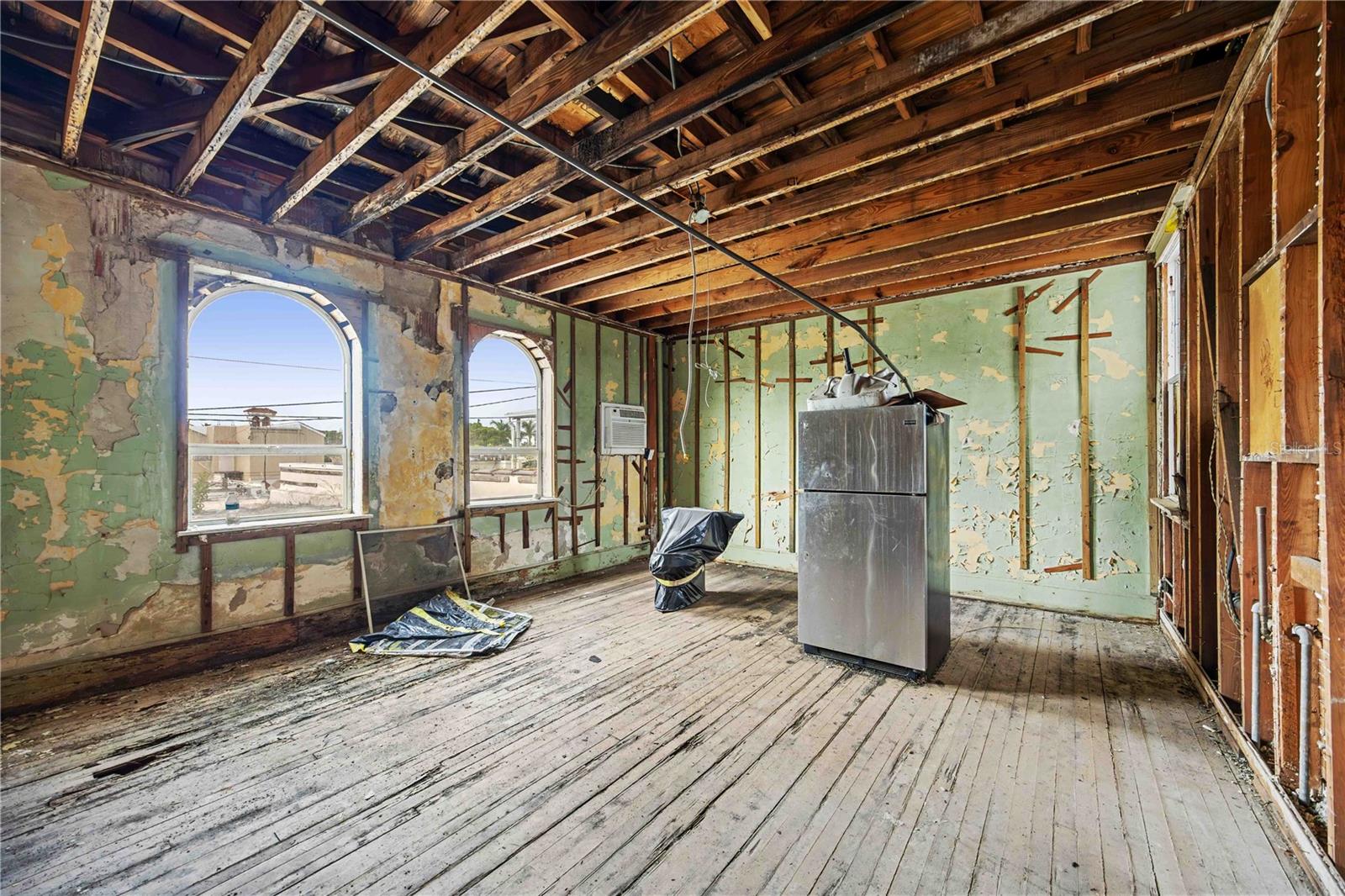Image 18 of 43 For 219 Venice Avenue
