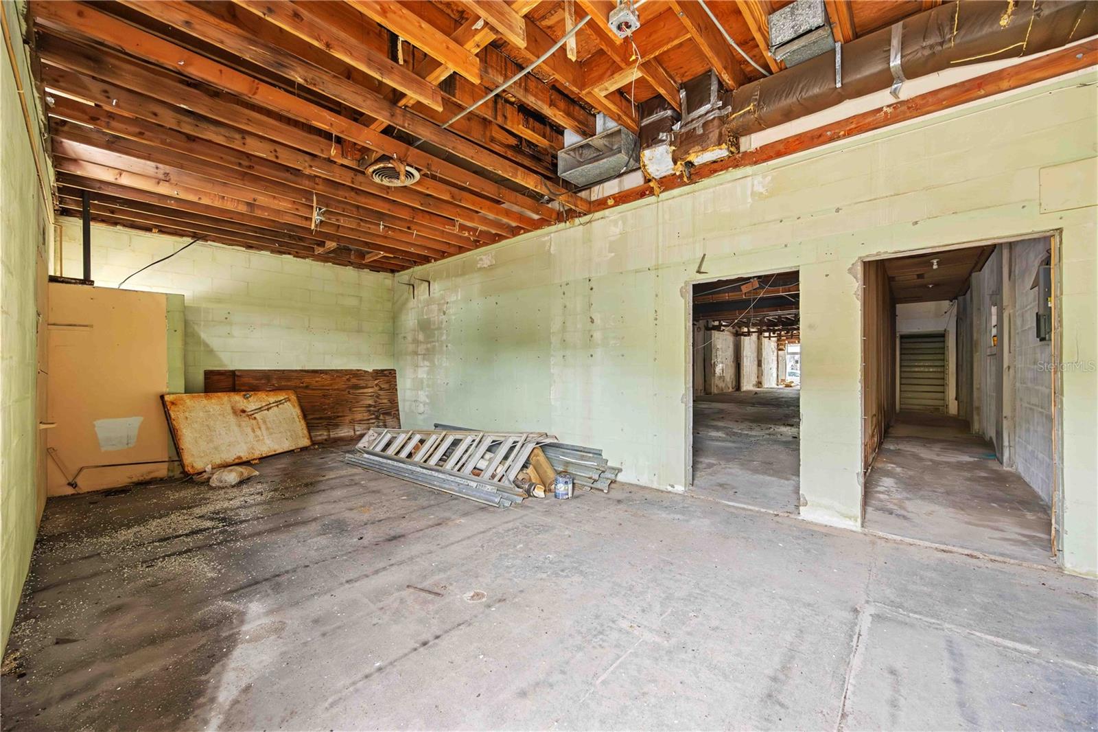 Image 7 of 43 For 219 Venice Avenue