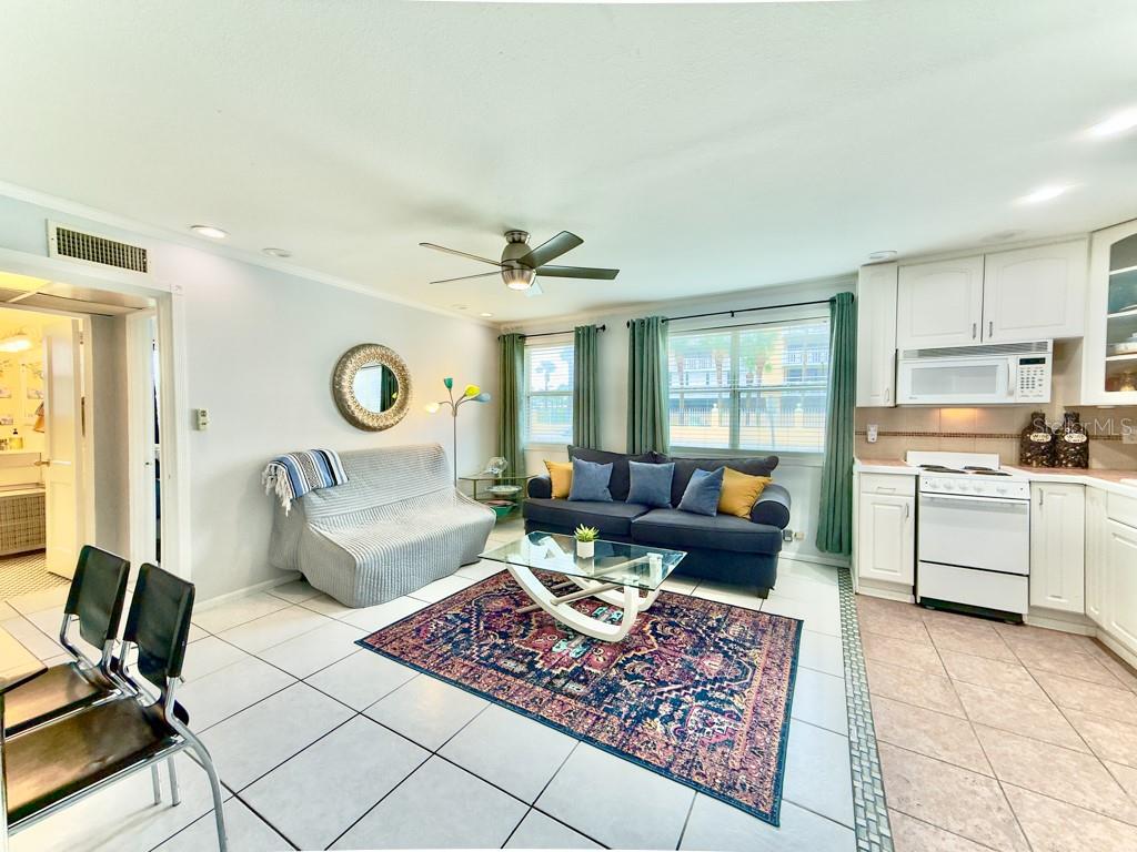 Image 2 of 9 For 6700 Sunset Way 403