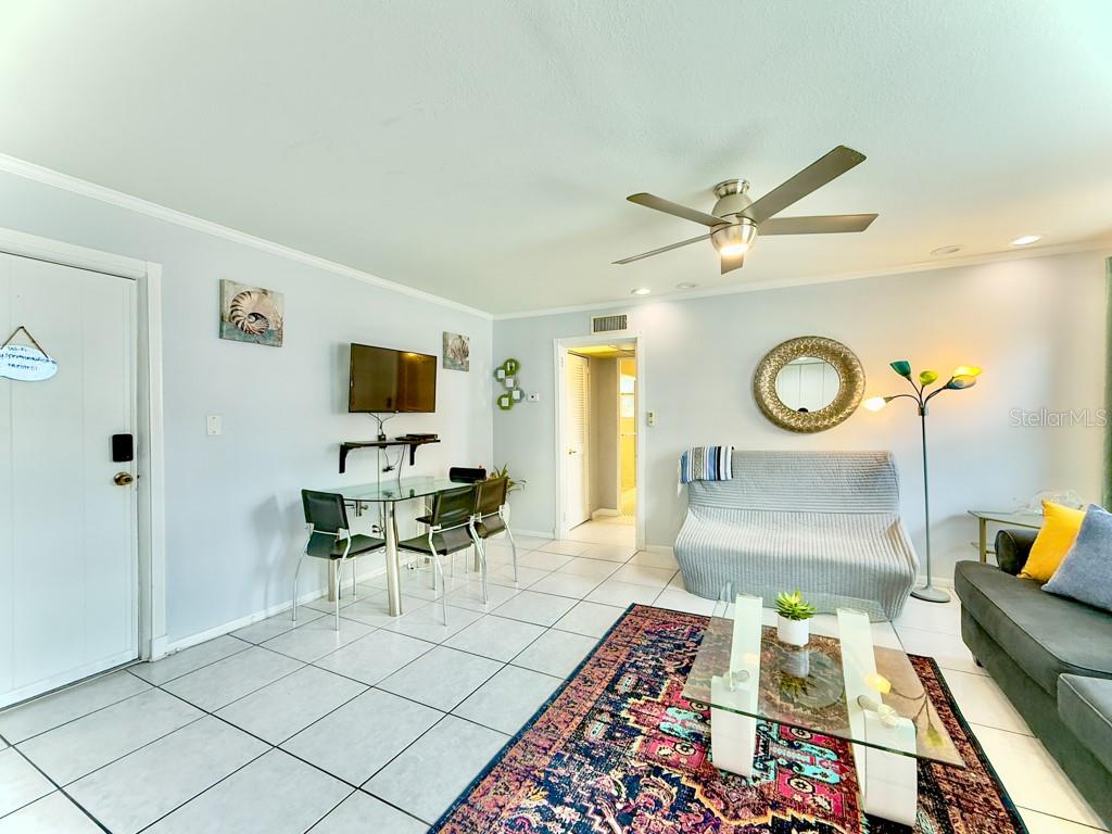 Image 3 of 9 For 6700 Sunset Way 403