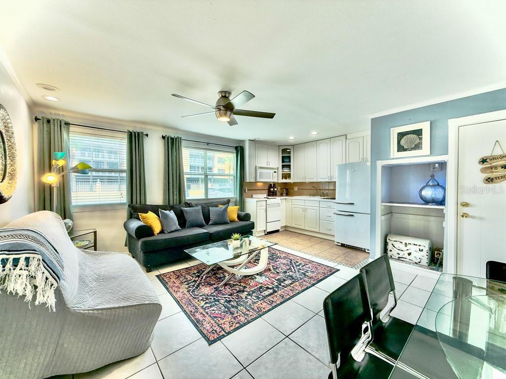Image 4 of 9 For 6700 Sunset Way 403