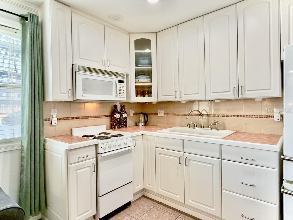 Image 5 of 9 For 6700 Sunset Way 403