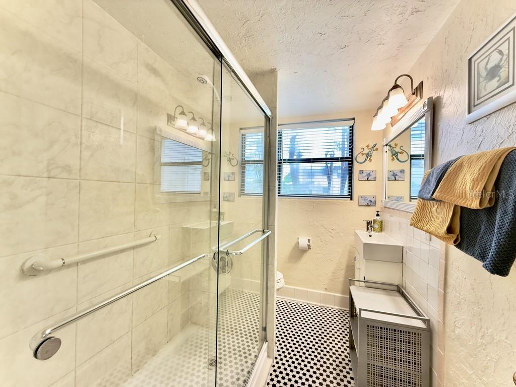 Image 8 of 9 For 6700 Sunset Way 403