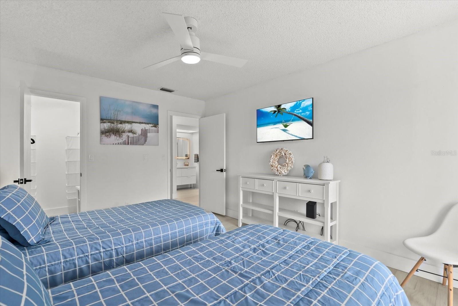 Image 15 of 25 For 22375 Edgewater Drive 241