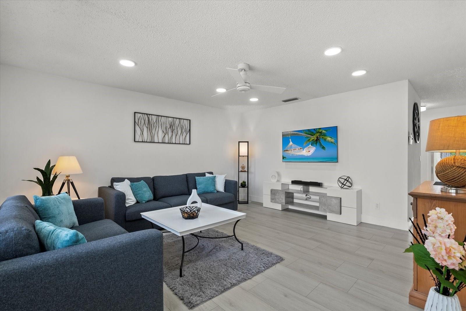 Image 3 of 25 For 22375 Edgewater Drive 241