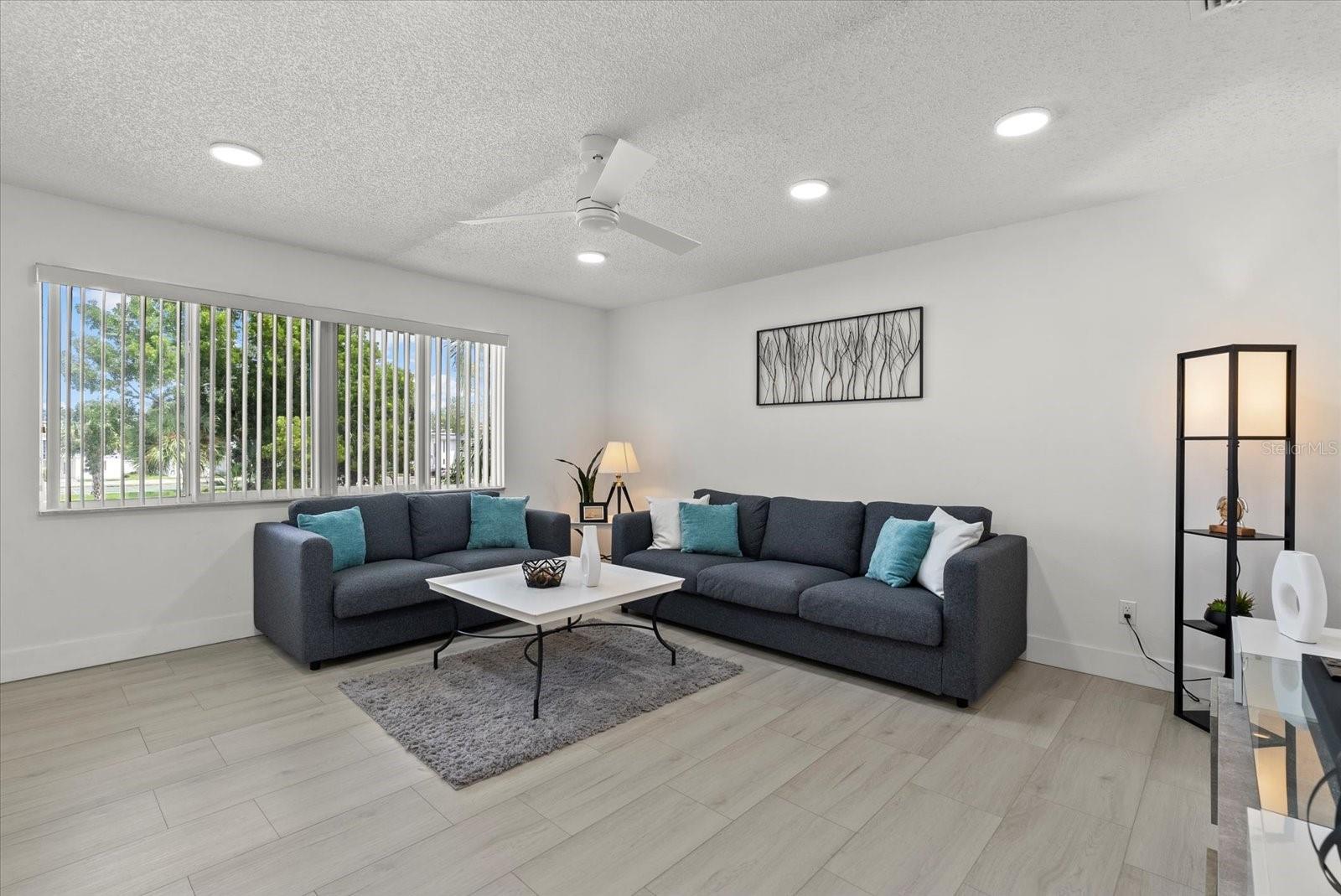 Image 4 of 25 For 22375 Edgewater Drive 241