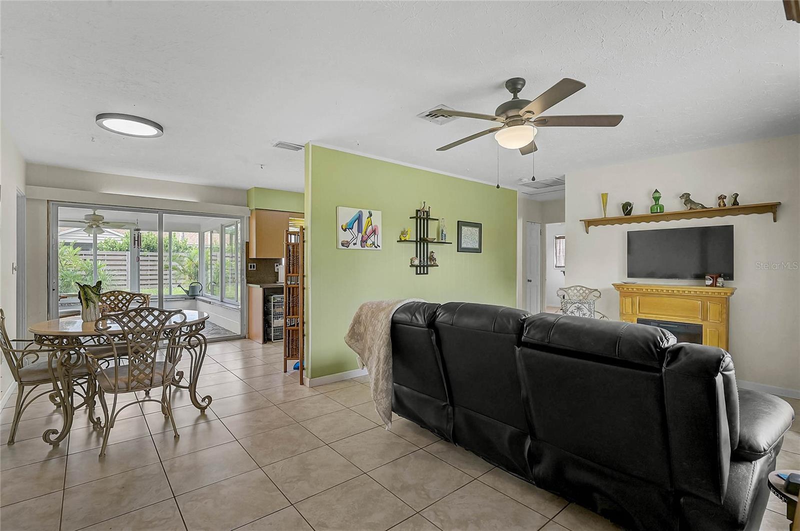 Image 5 of 30 For 4202 Pompano Road