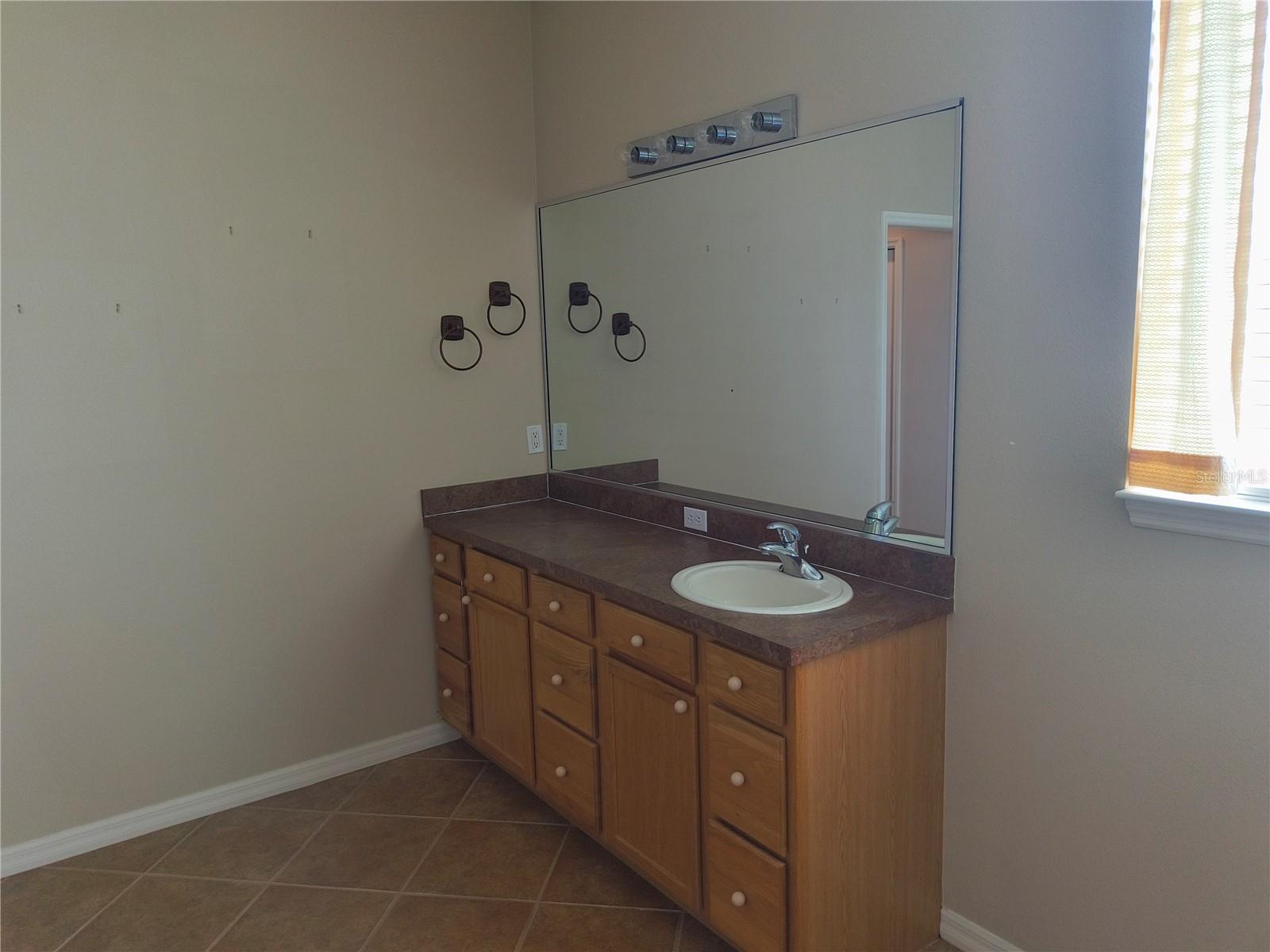 Image 10 of 30 For 214 Lake Victoria Court