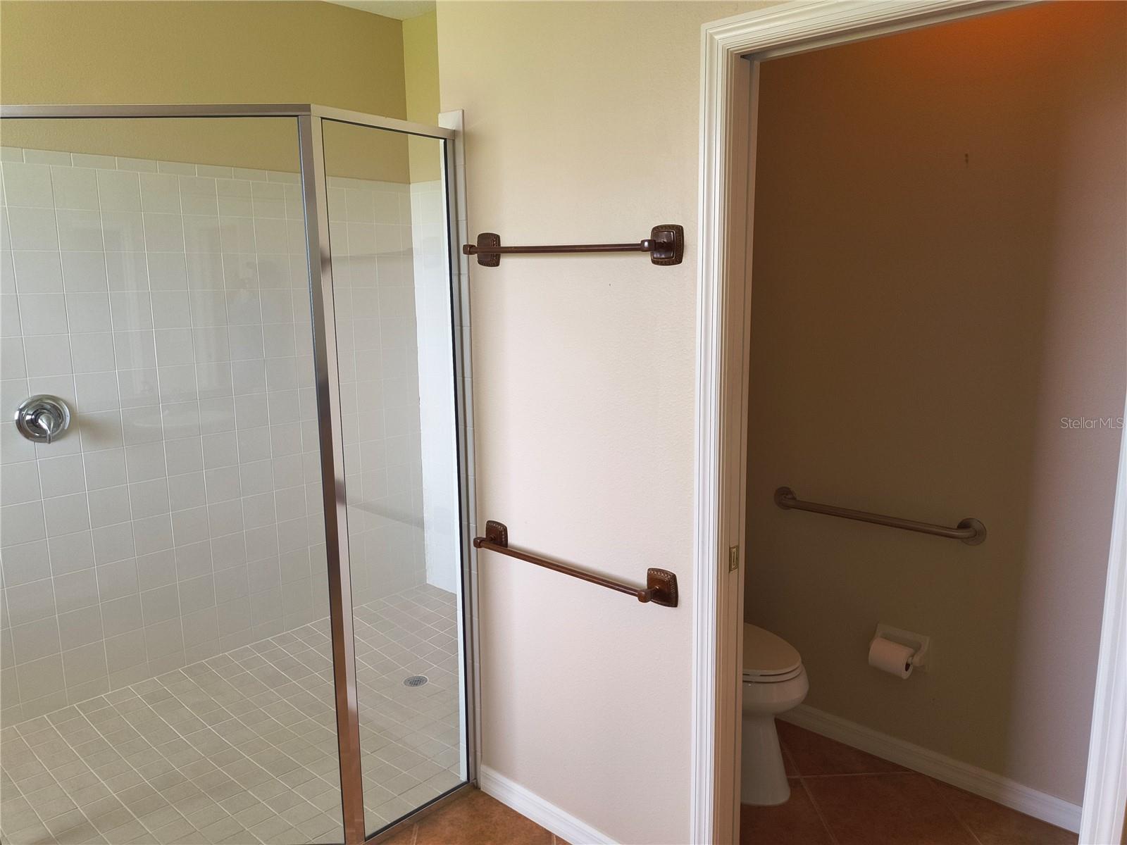 Image 11 of 30 For 214 Lake Victoria Court