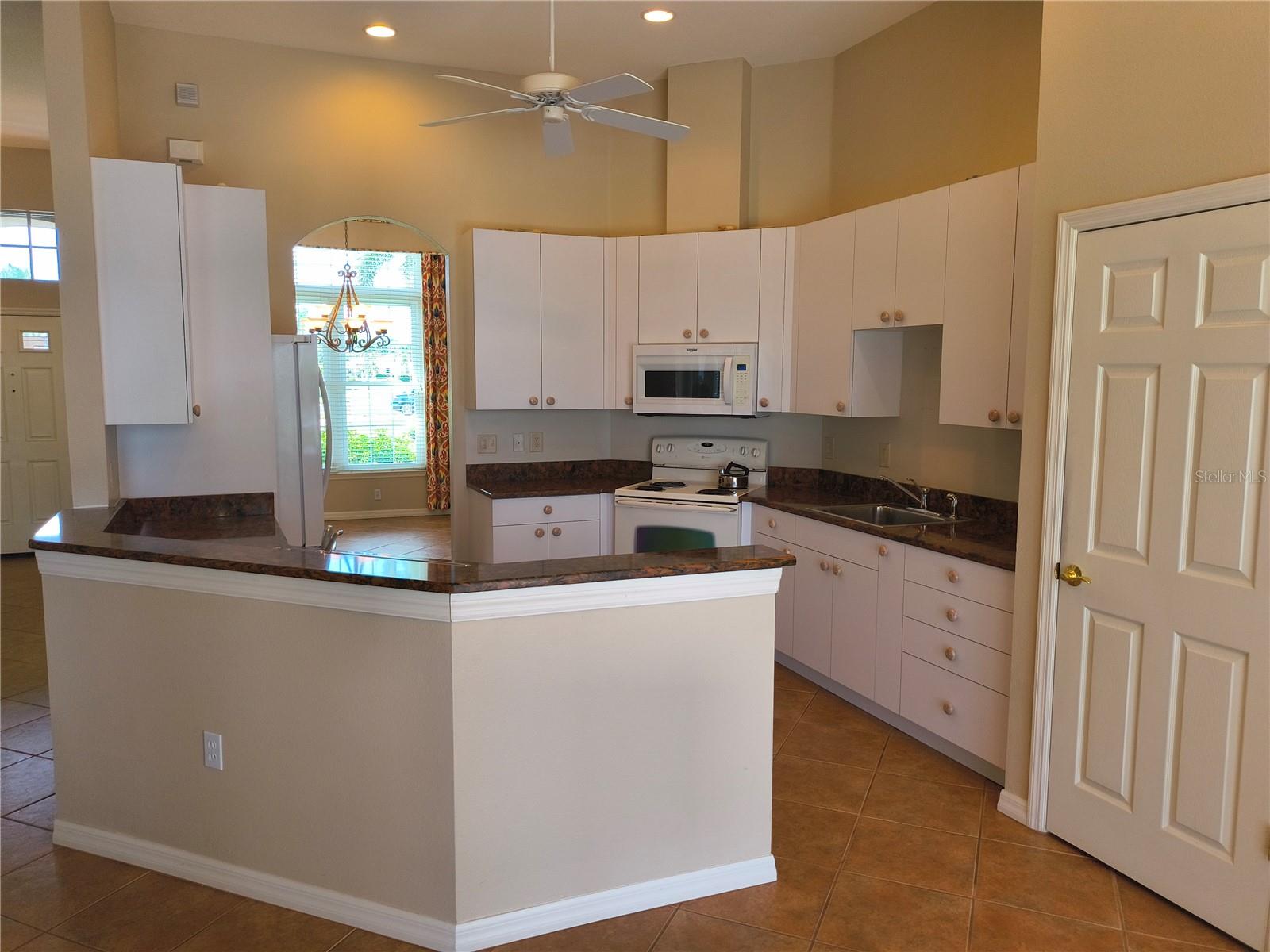 Image 12 of 30 For 214 Lake Victoria Court