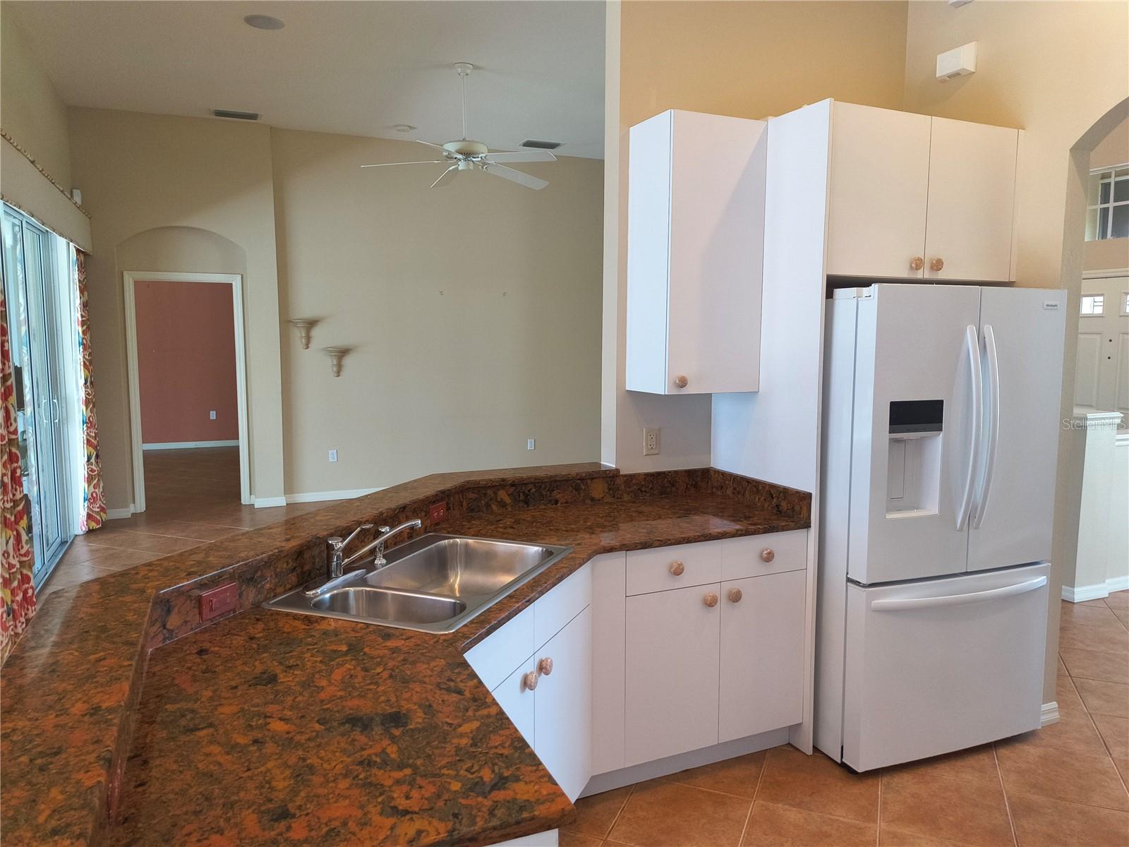 Image 13 of 30 For 214 Lake Victoria Court