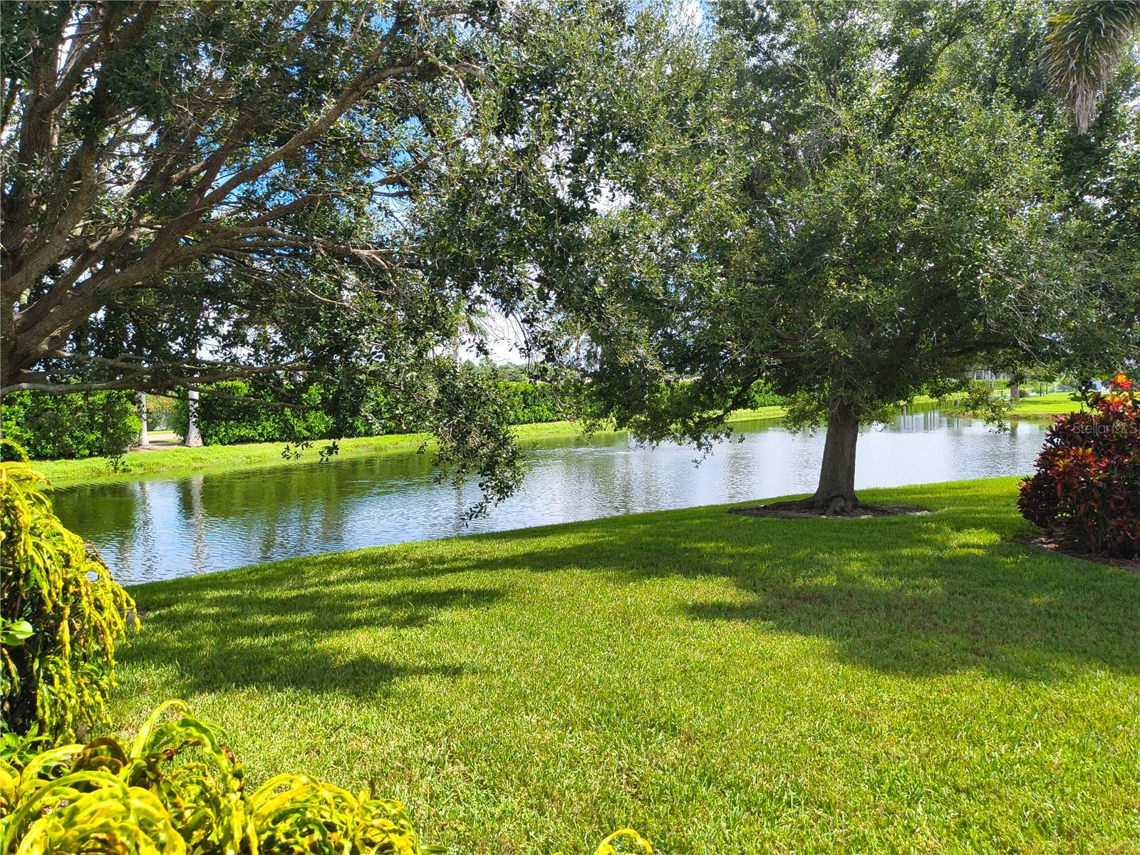 Image 24 of 30 For 214 Lake Victoria Court