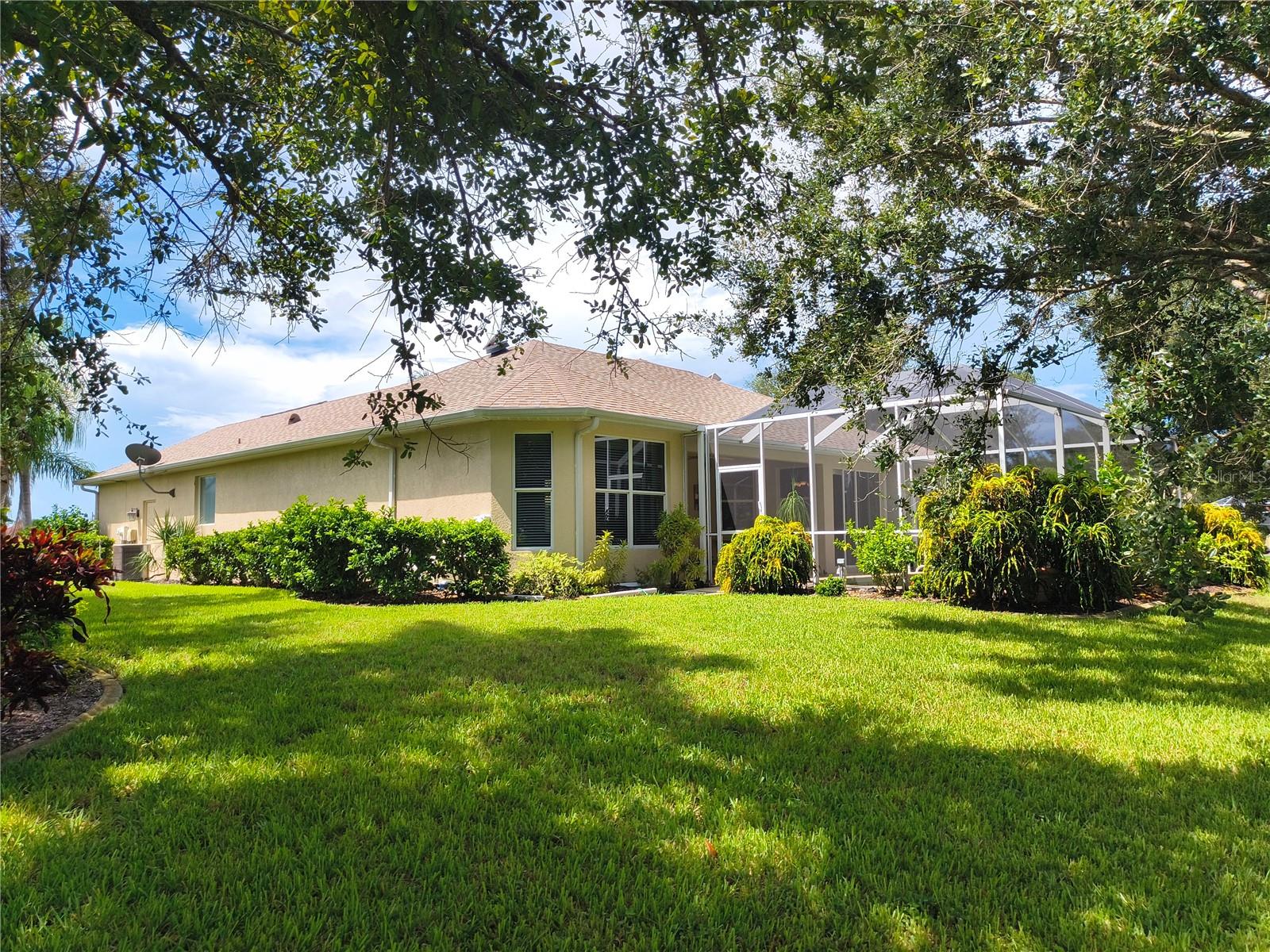 Image 25 of 30 For 214 Lake Victoria Court